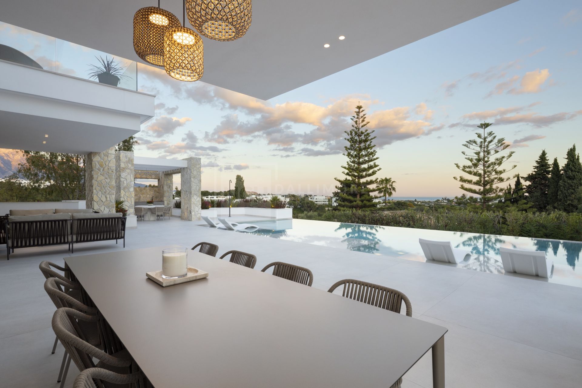 VILLA MODERNA CON VISTAS PANORÁMICAS EN LA QUINTA