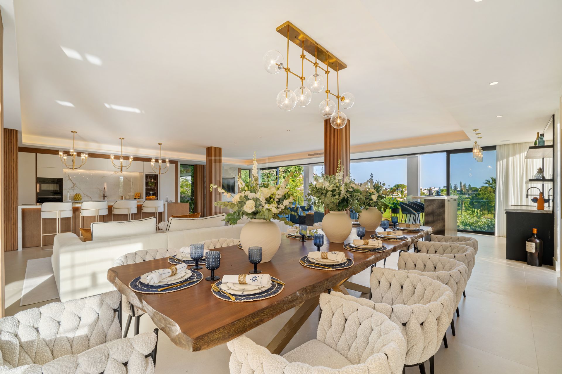 SPECTACULAR 6-BEDROOM DESIGNER VILLA WITH SPA, CINEMA AND GOLF VIEWS IN NUEVA ANDALUCÍA