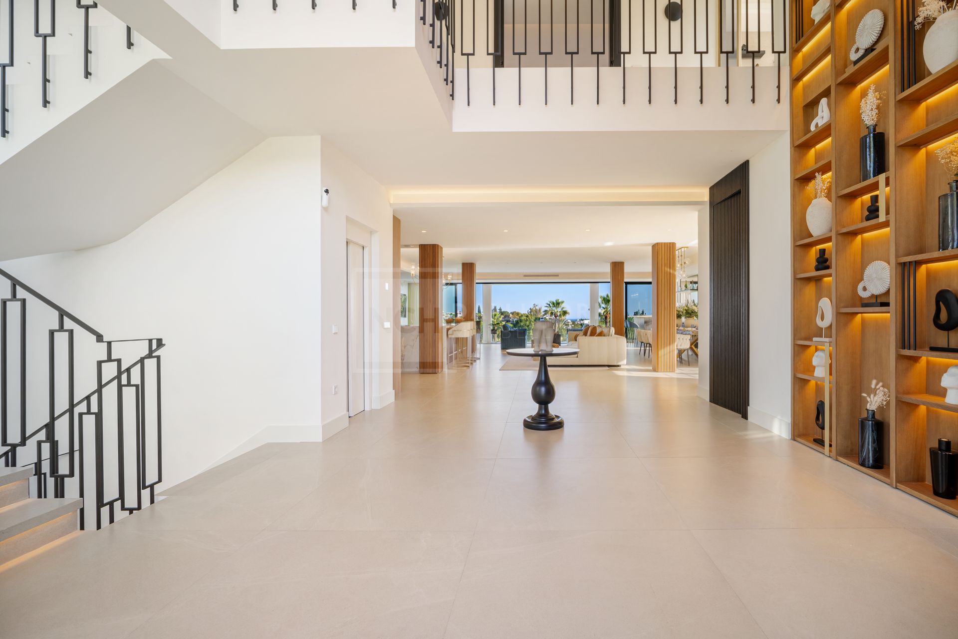 SPECTACULAR 6-BEDROOM DESIGNER VILLA WITH SPA, CINEMA AND GOLF VIEWS IN NUEVA ANDALUCÍA