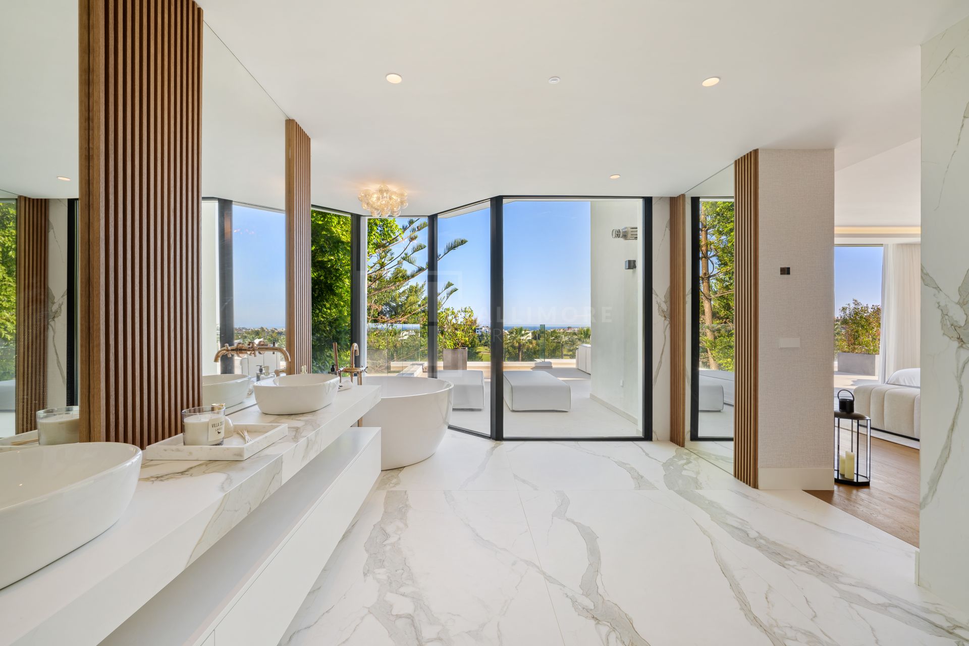 SPECTACULAR 6-BEDROOM DESIGNER VILLA WITH SPA, CINEMA AND GOLF VIEWS IN NUEVA ANDALUCÍA
