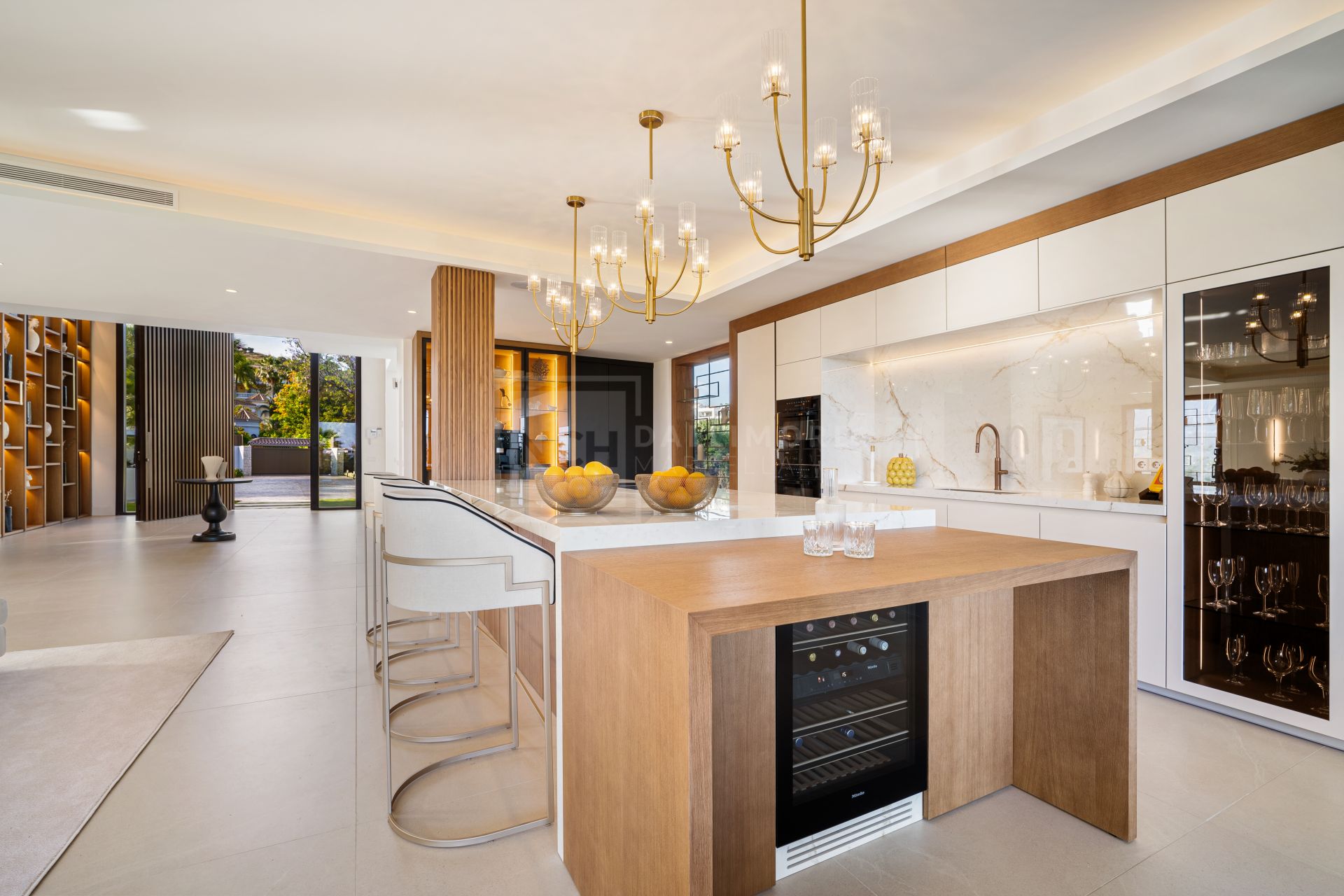 SPECTACULAR 6-BEDROOM DESIGNER VILLA WITH SPA, CINEMA AND GOLF VIEWS IN NUEVA ANDALUCÍA