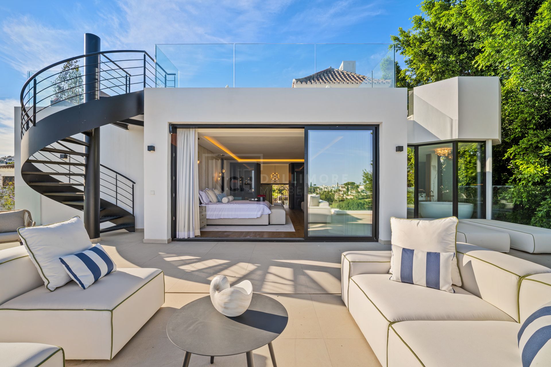 SPECTACULAR 6-BEDROOM DESIGNER VILLA WITH SPA, CINEMA AND GOLF VIEWS IN NUEVA ANDALUCÍA