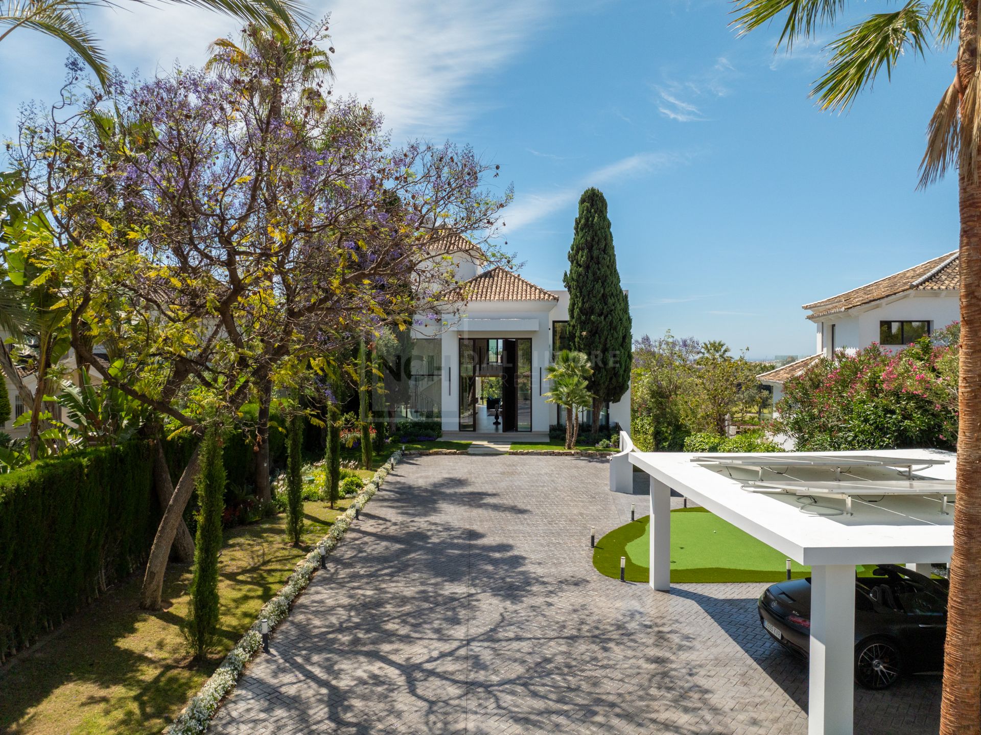 SPECTACULAR 6-BEDROOM DESIGNER VILLA WITH SPA, CINEMA AND GOLF VIEWS IN NUEVA ANDALUCÍA