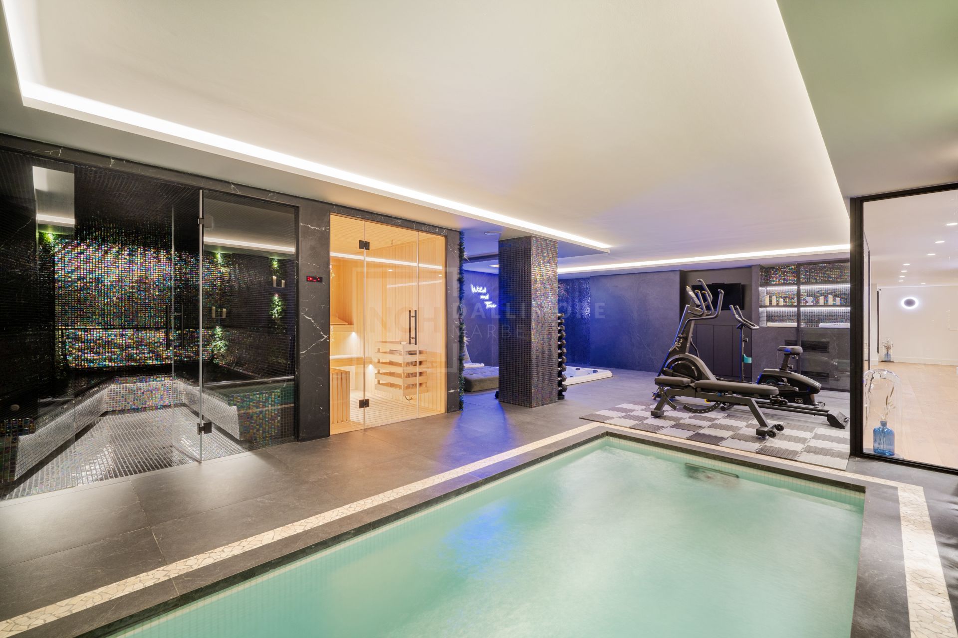 SPECTACULAR 6-BEDROOM DESIGNER VILLA WITH SPA, CINEMA AND GOLF VIEWS IN NUEVA ANDALUCÍA
