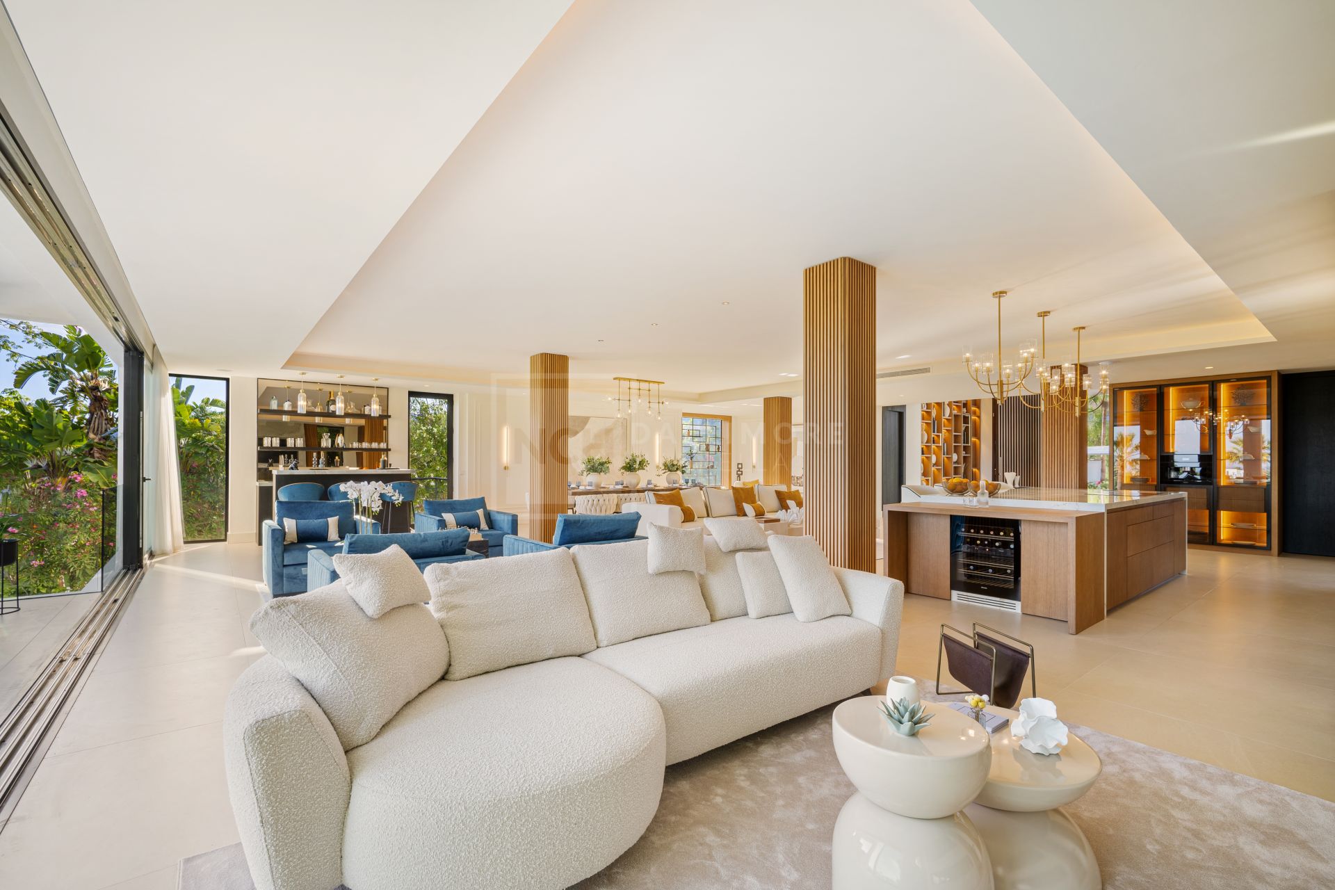 SPECTACULAR 6-BEDROOM DESIGNER VILLA WITH SPA, CINEMA AND GOLF VIEWS IN NUEVA ANDALUCÍA