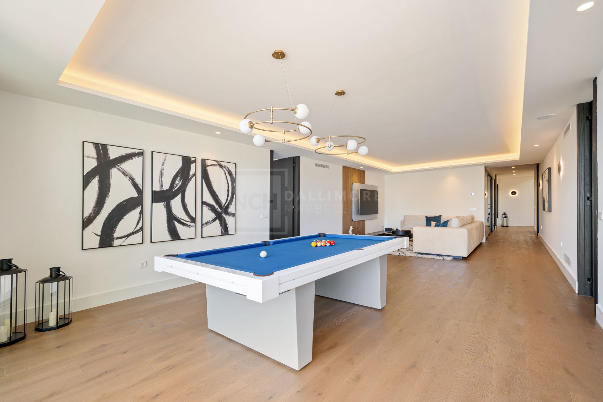 SPECTACULAR 6-BEDROOM DESIGNER VILLA WITH SPA, CINEMA AND GOLF VIEWS IN NUEVA ANDALUCÍA