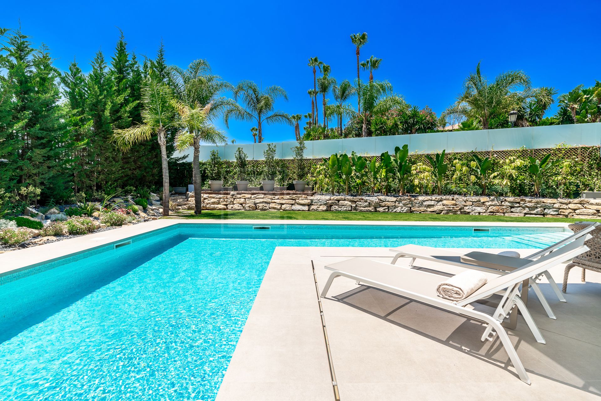 MODERN VILLA LOCATED IN MARBELLA'S GOLF VALLEY