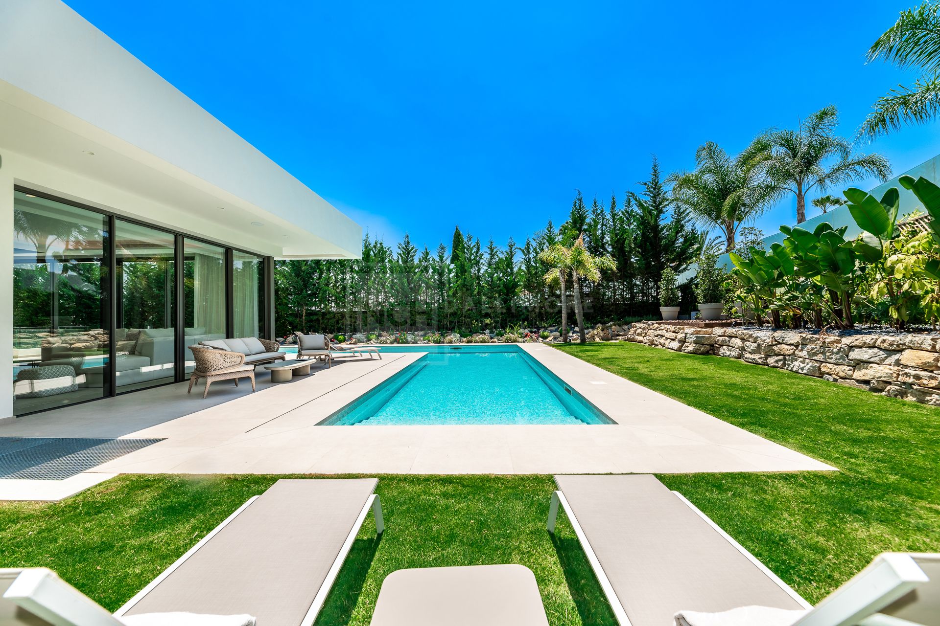 MODERN VILLA LOCATED IN MARBELLA'S GOLF VALLEY