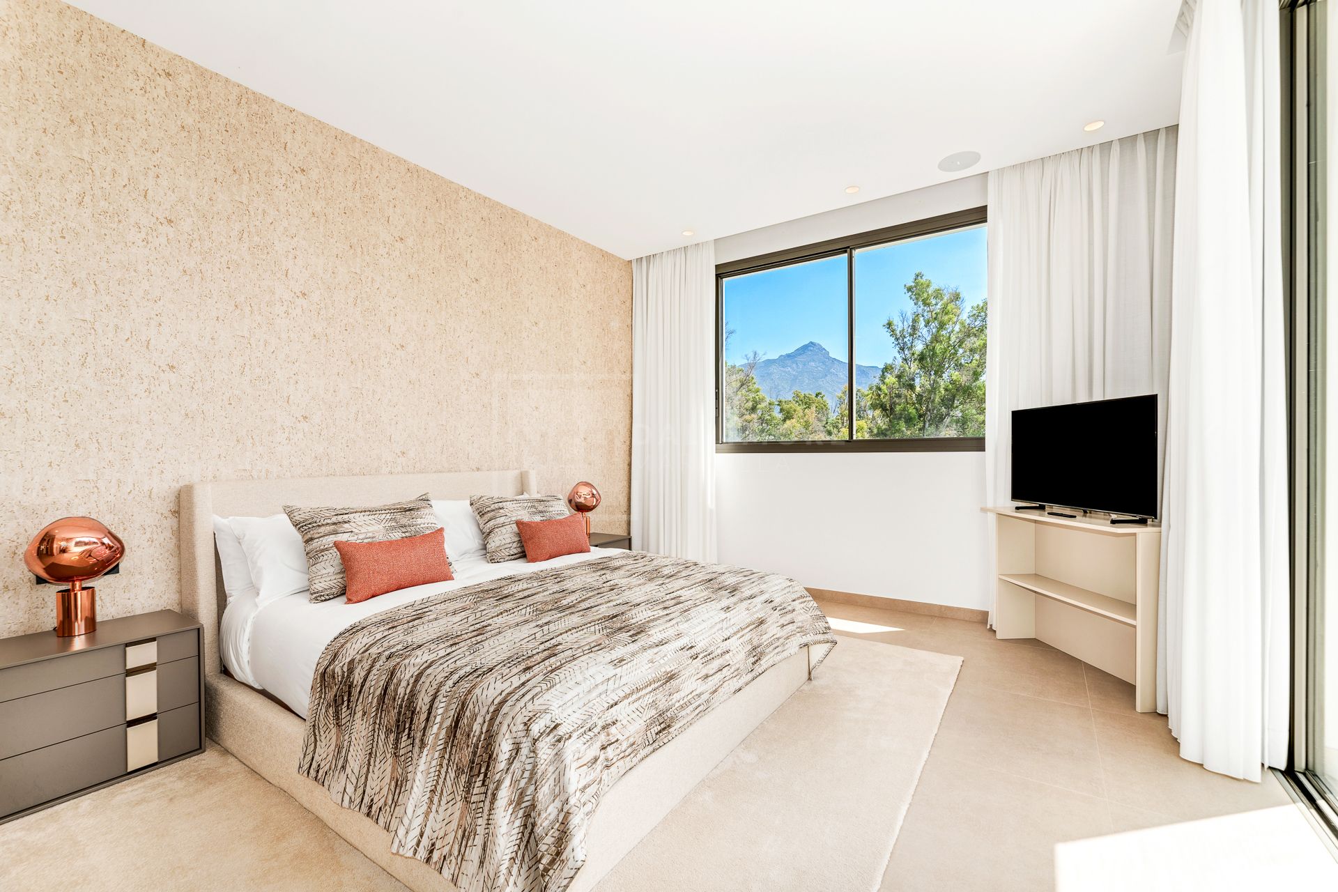 MODERN VILLA LOCATED IN MARBELLA'S GOLF VALLEY