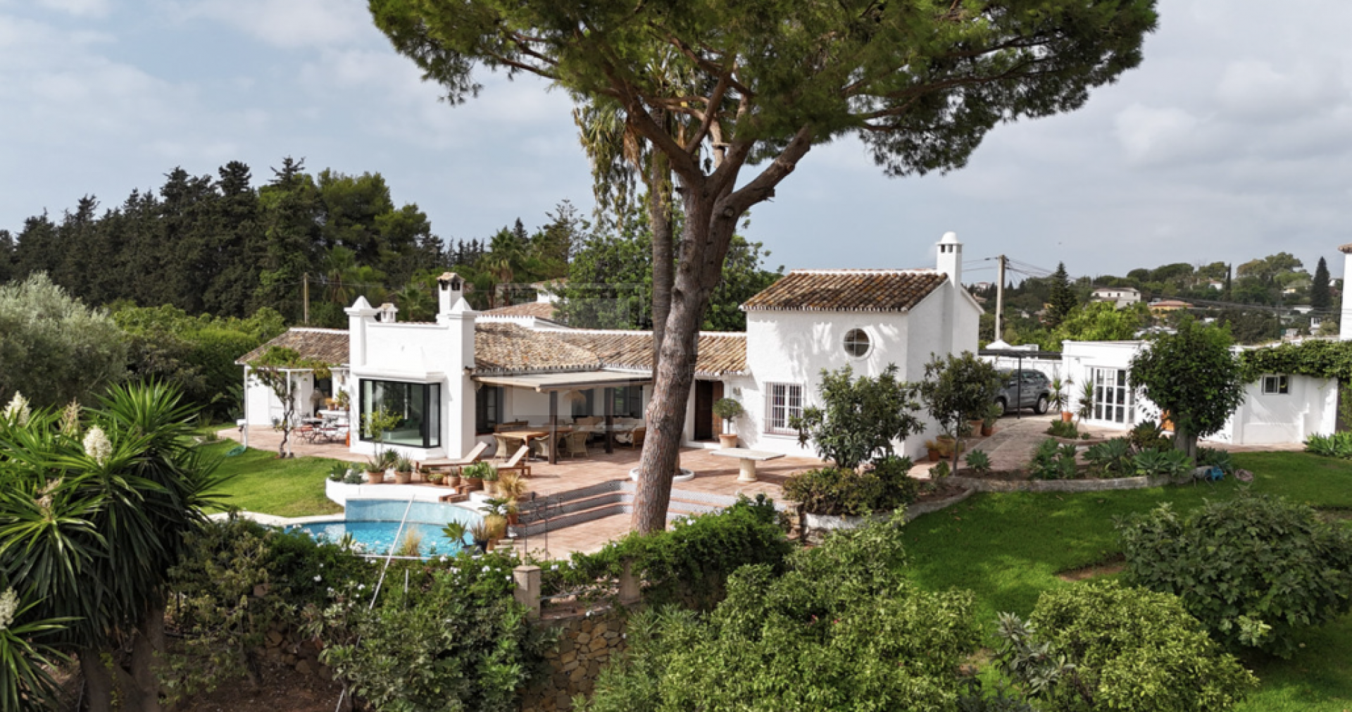 VILLA RÚSTICA EN GUADALMINA ALTA