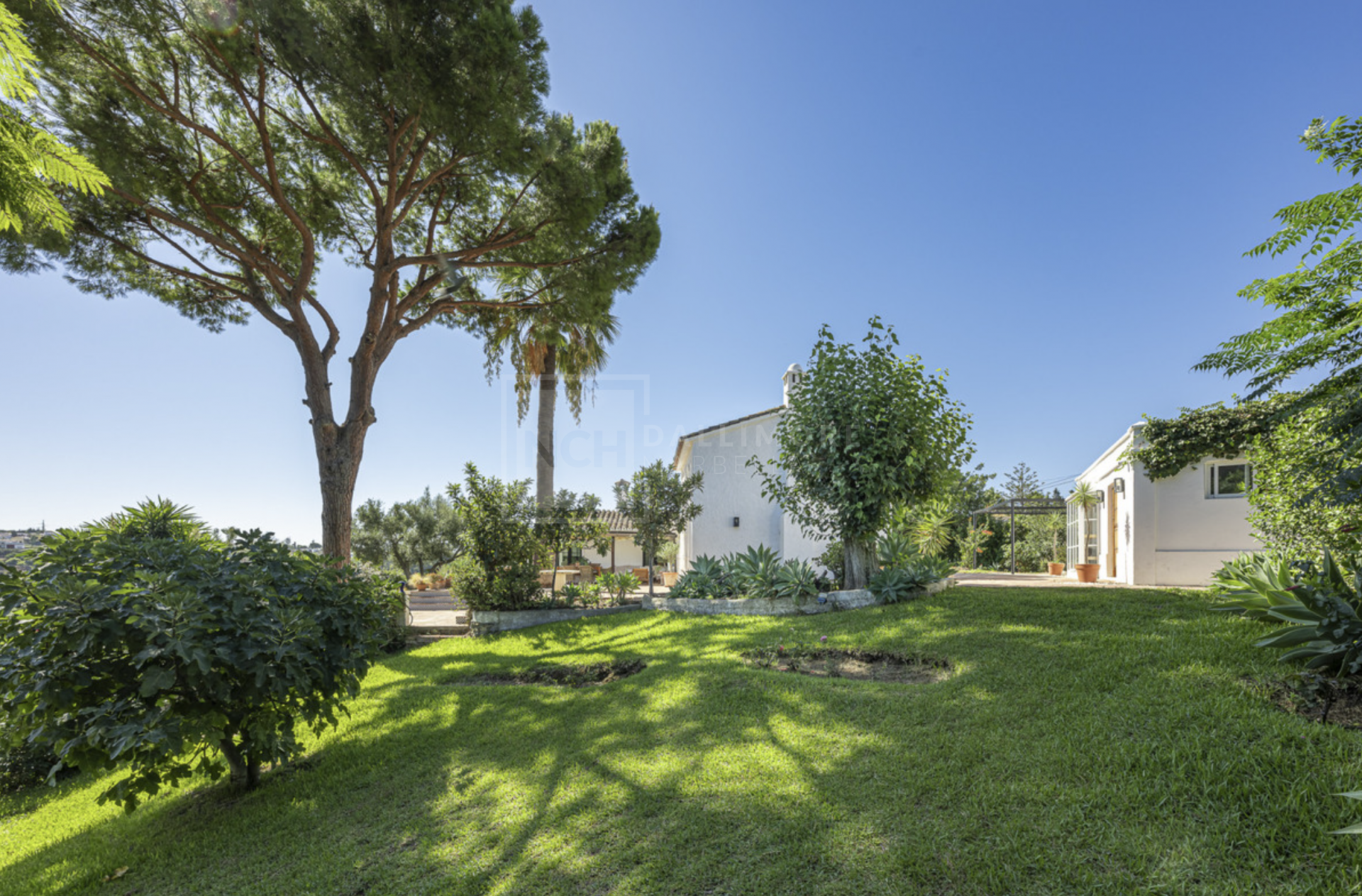 VILLA RÚSTICA EN GUADALMINA ALTA