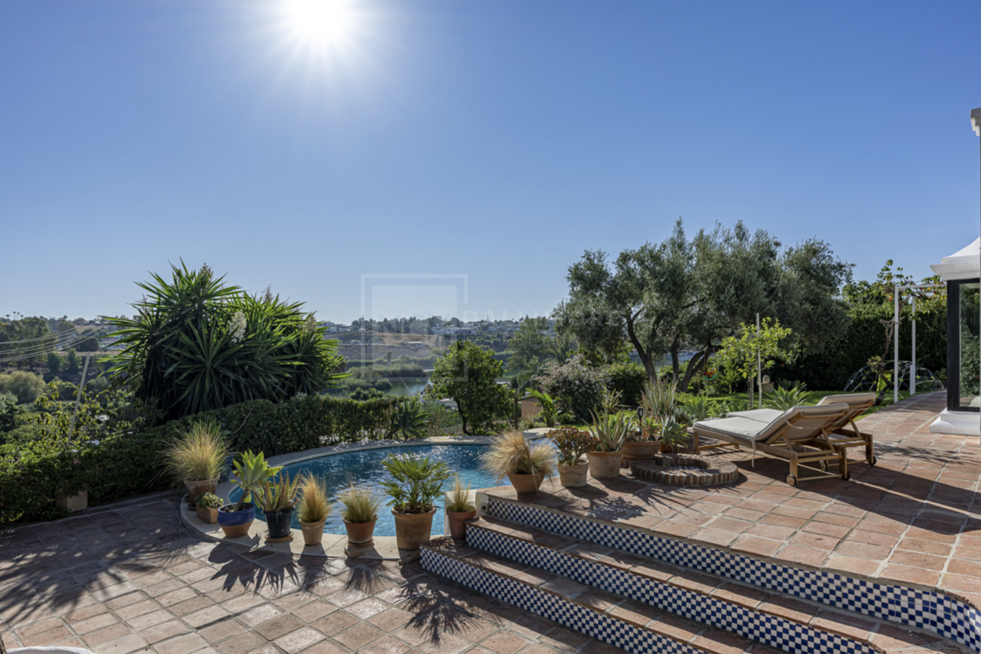 VILLA RÚSTICA EN GUADALMINA ALTA