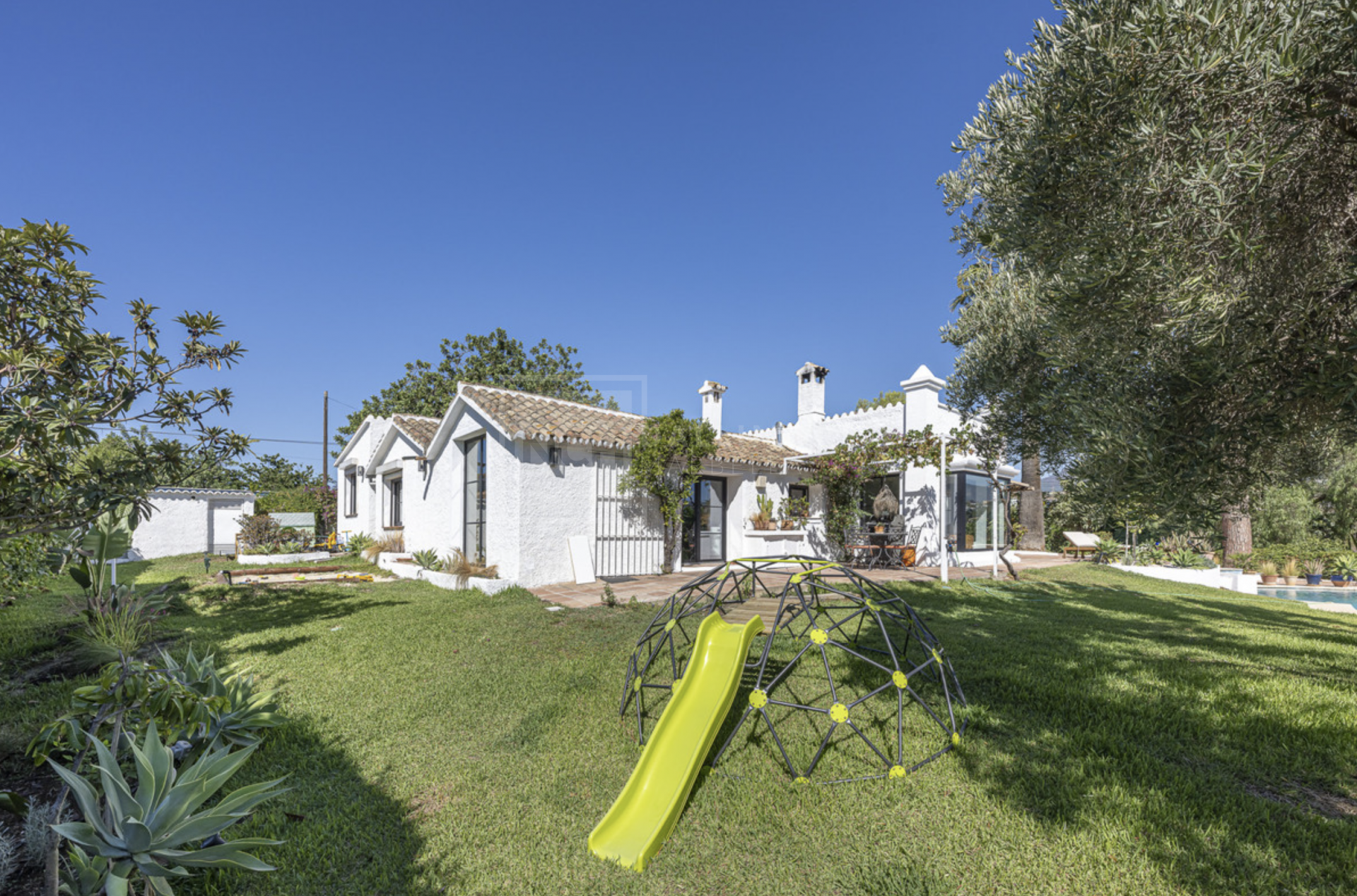 VILLA RÚSTICA EN GUADALMINA ALTA