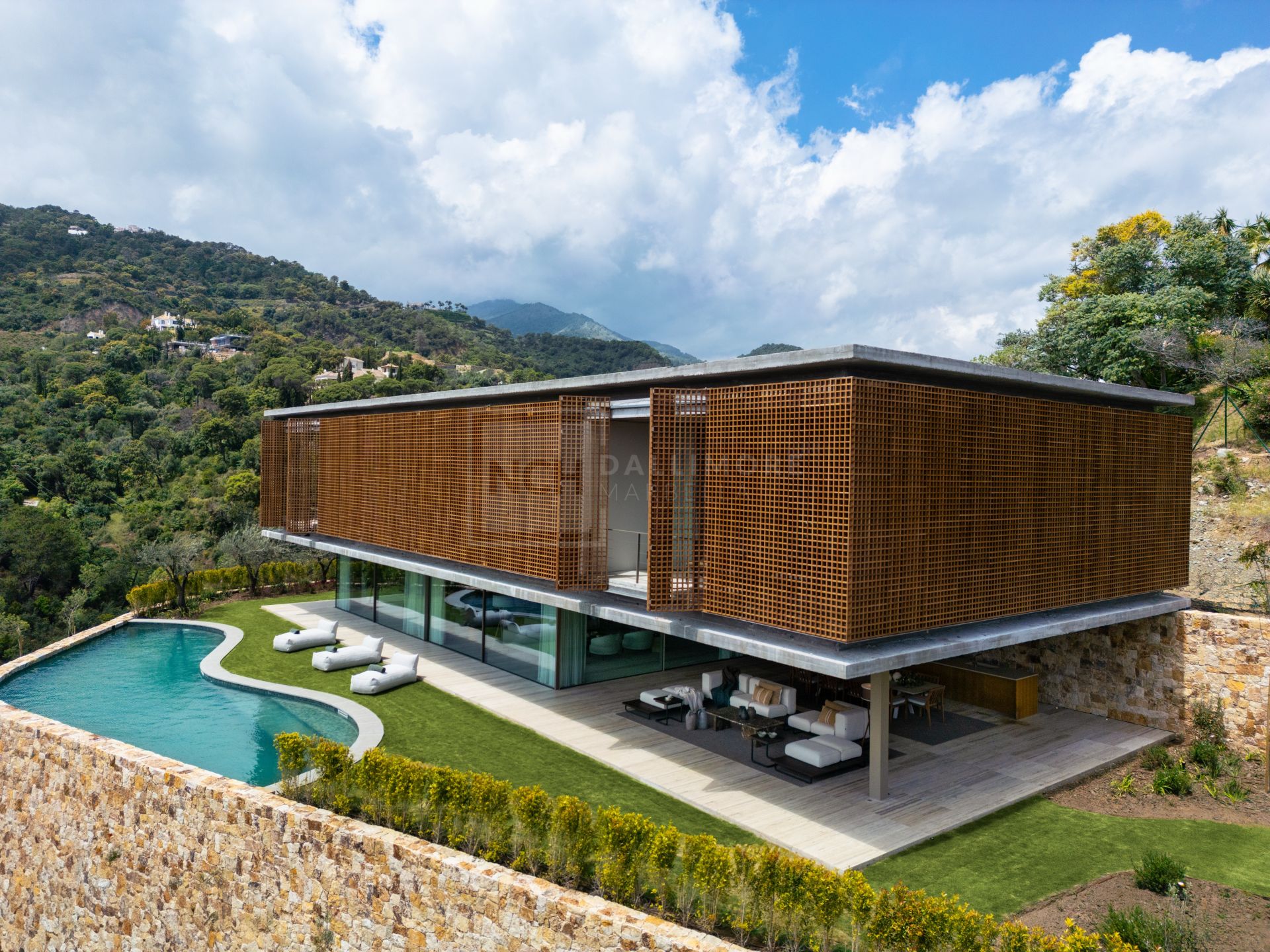 STUNNING CONTEMPORARY VILLA LOCATED IN THE GATED COMMUNITY OF EL MADROÑAL