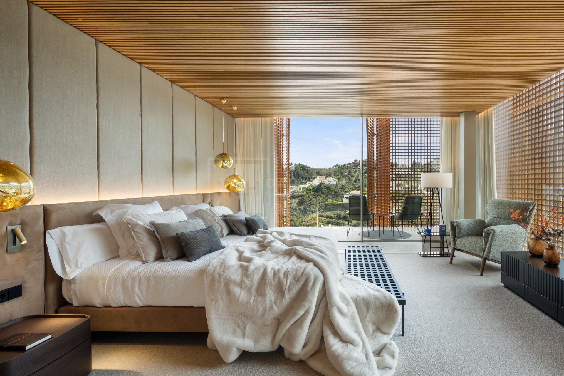 STUNNING CONTEMPORARY VILLA LOCATED IN THE GATED COMMUNITY OF EL MADROÑAL