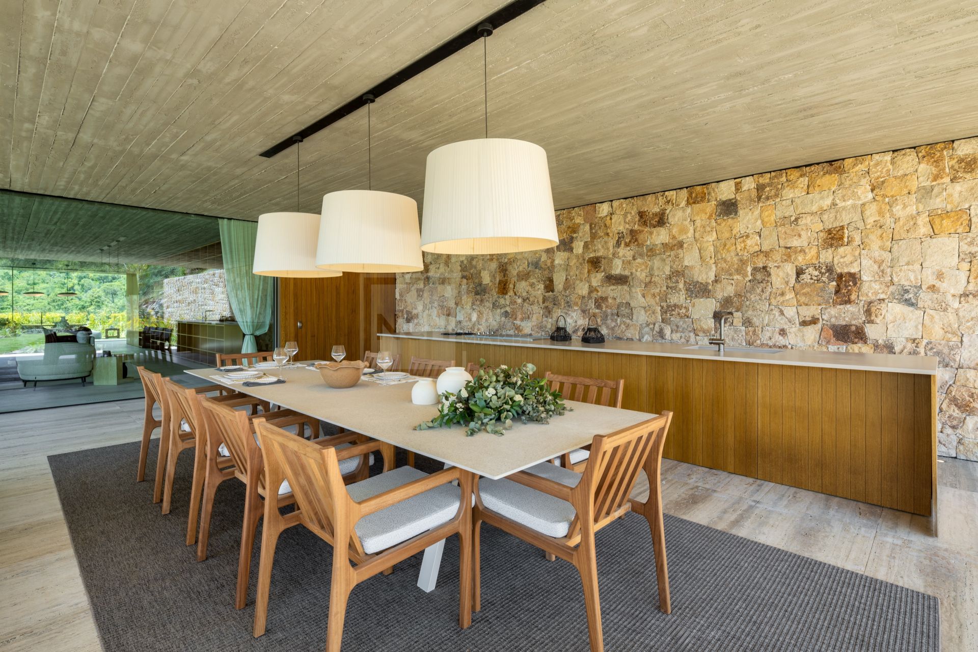 STUNNING CONTEMPORARY VILLA LOCATED IN THE GATED COMMUNITY OF EL MADROÑAL