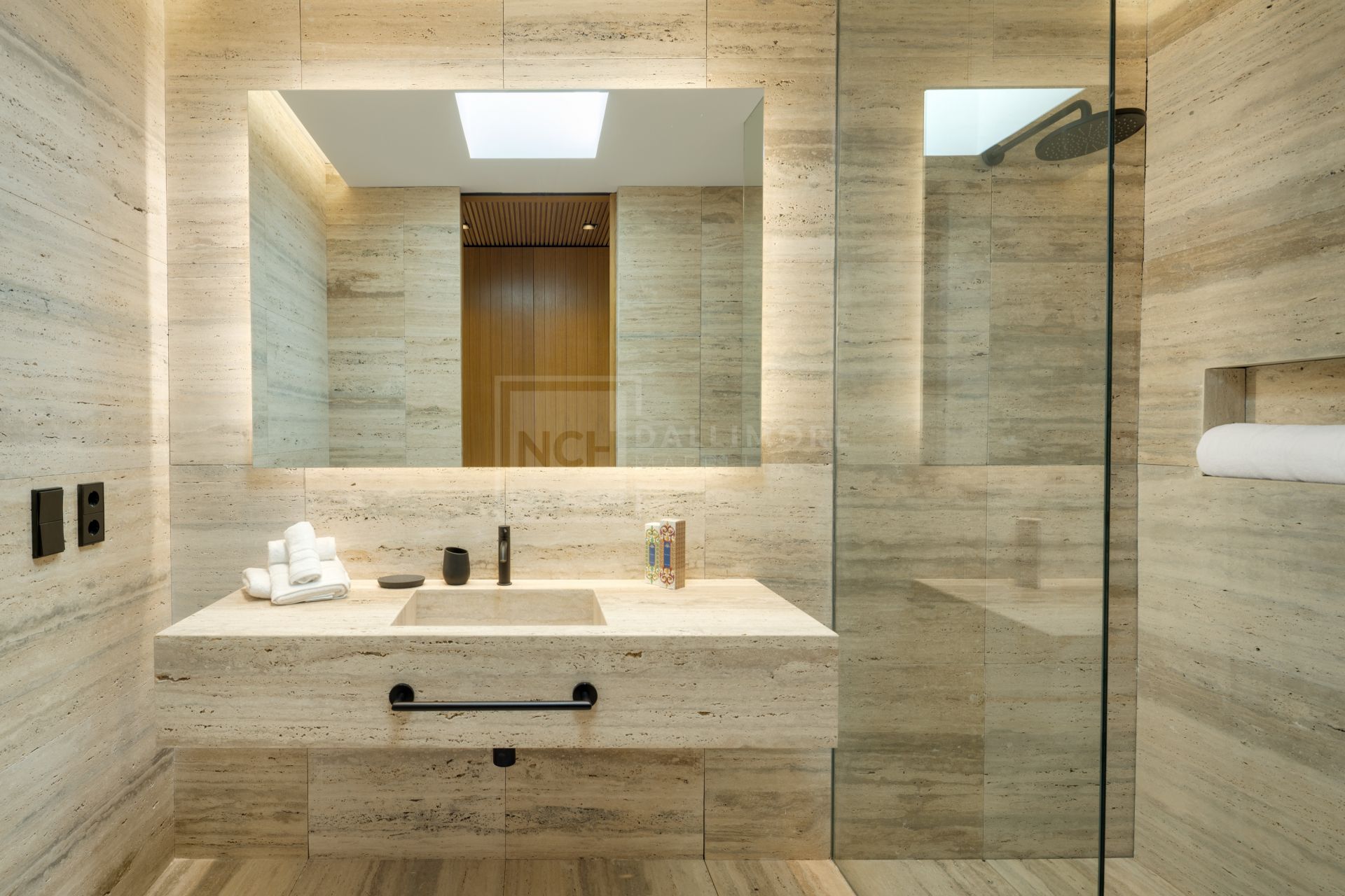 STUNNING CONTEMPORARY VILLA LOCATED IN THE GATED COMMUNITY OF EL MADROÑAL