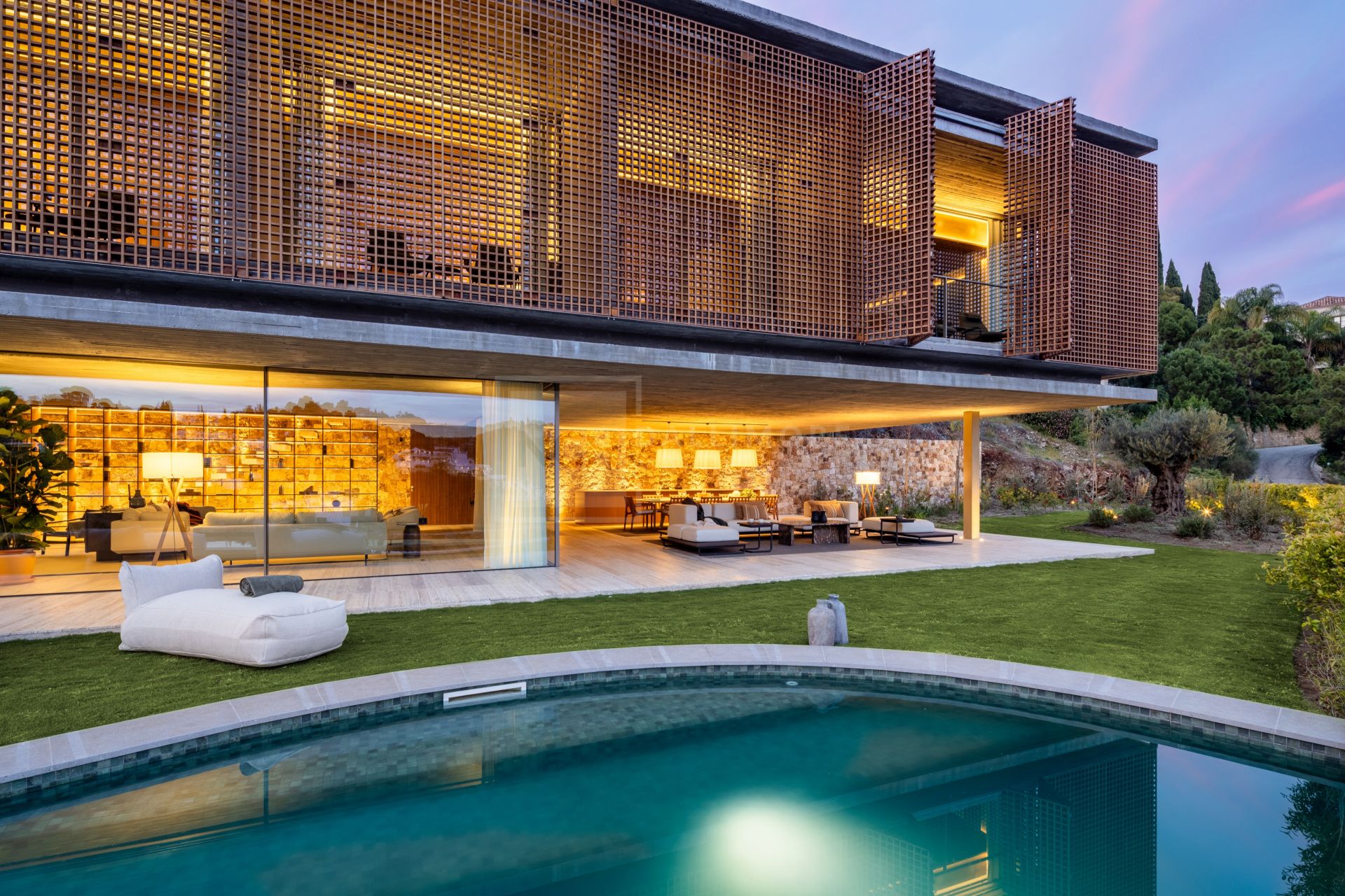 STUNNING CONTEMPORARY VILLA LOCATED IN THE GATED COMMUNITY OF EL MADROÑAL