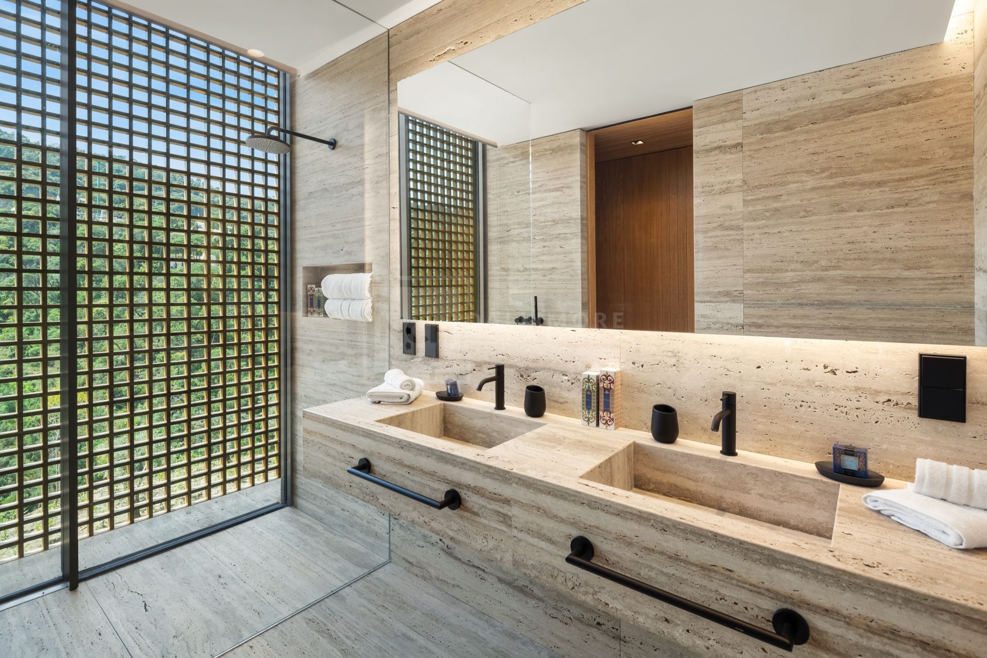 STUNNING CONTEMPORARY VILLA LOCATED IN THE GATED COMMUNITY OF EL MADROÑAL