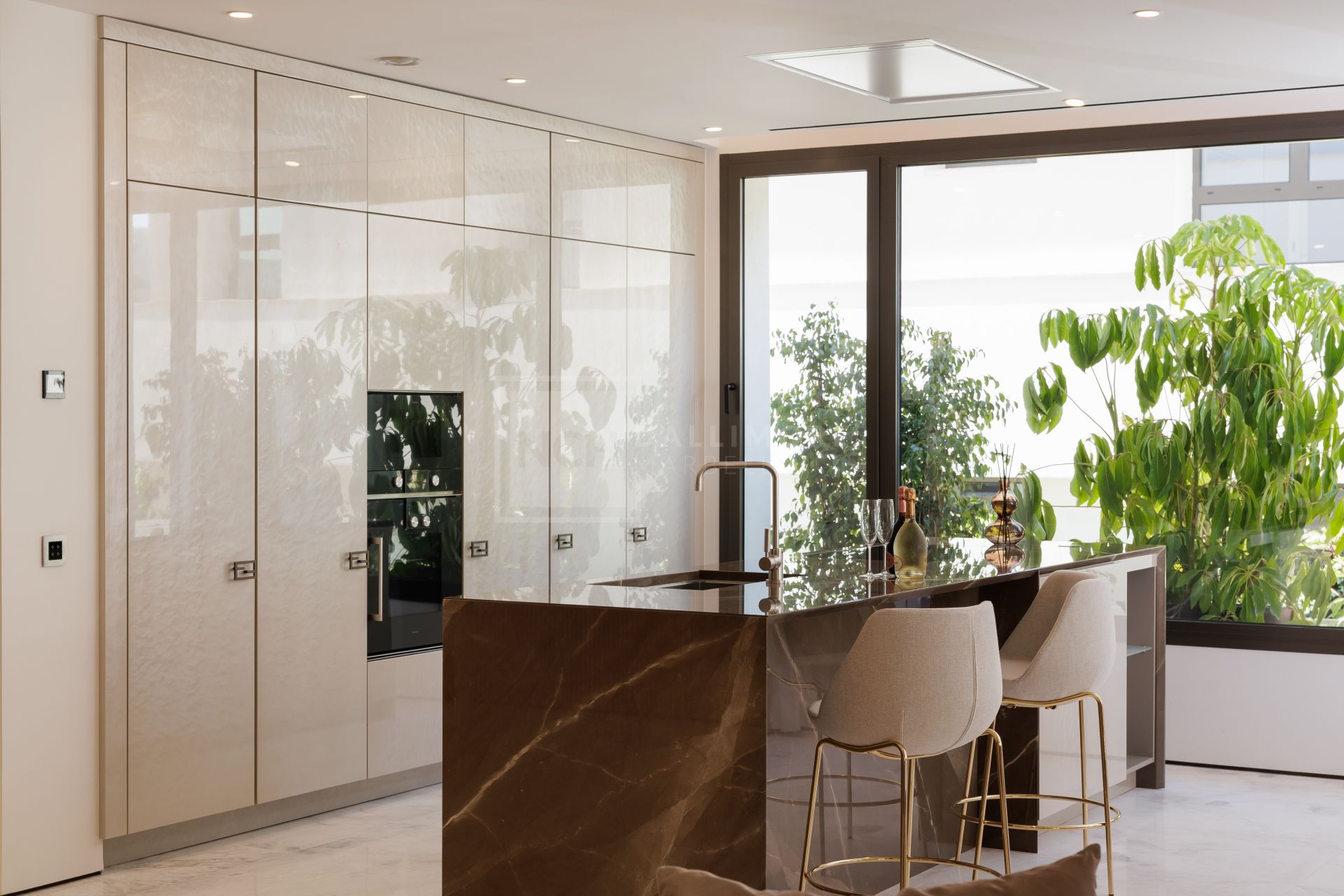 STUNNING 6-BEDROOM DUPLEX APARTMENT ON MARBELLA'S GOLDEN MILE