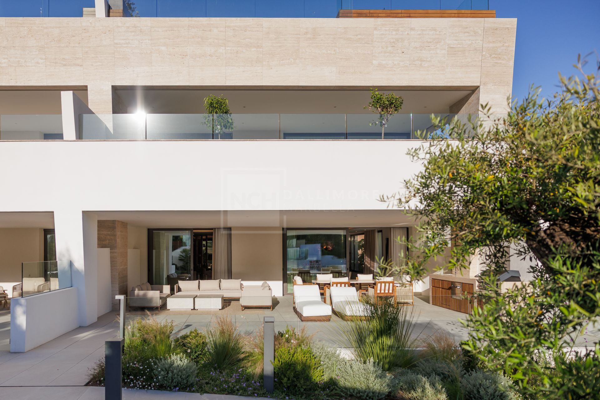 STUNNING 6-BEDROOM DUPLEX APARTMENT ON MARBELLA'S GOLDEN MILE