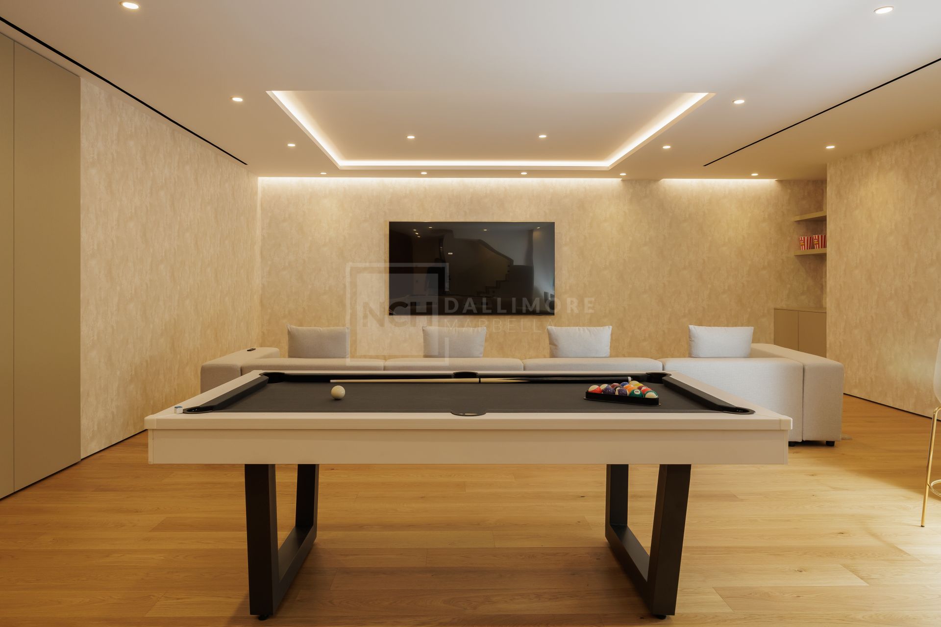 STUNNING 6-BEDROOM DUPLEX APARTMENT ON MARBELLA'S GOLDEN MILE