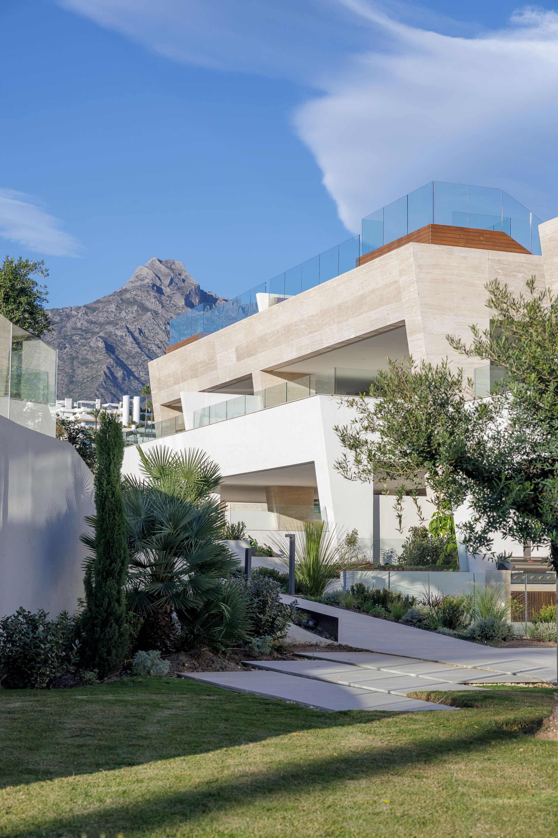 STUNNING 6-BEDROOM DUPLEX APARTMENT ON MARBELLA'S GOLDEN MILE