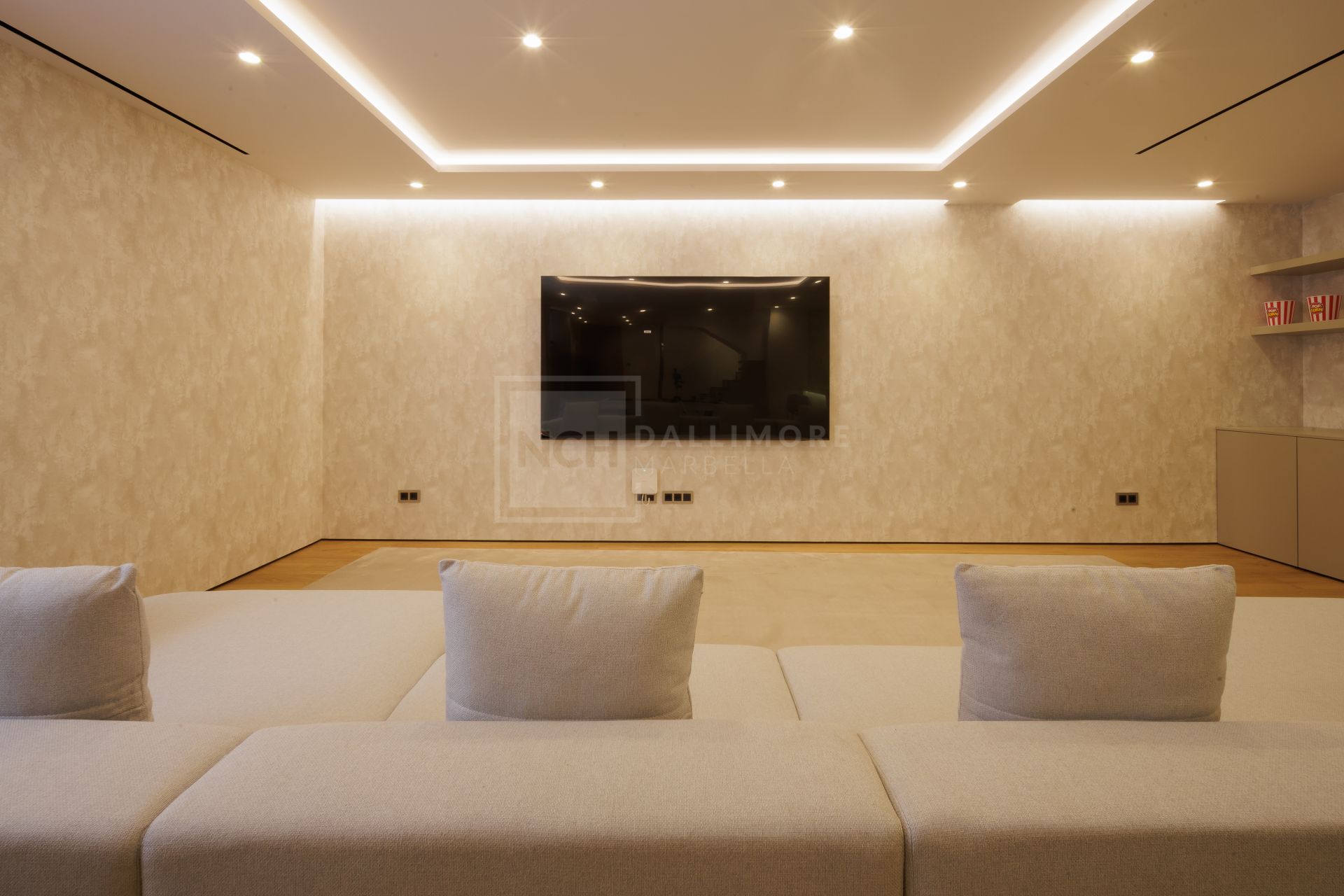 STUNNING 6-BEDROOM DUPLEX APARTMENT ON MARBELLA'S GOLDEN MILE