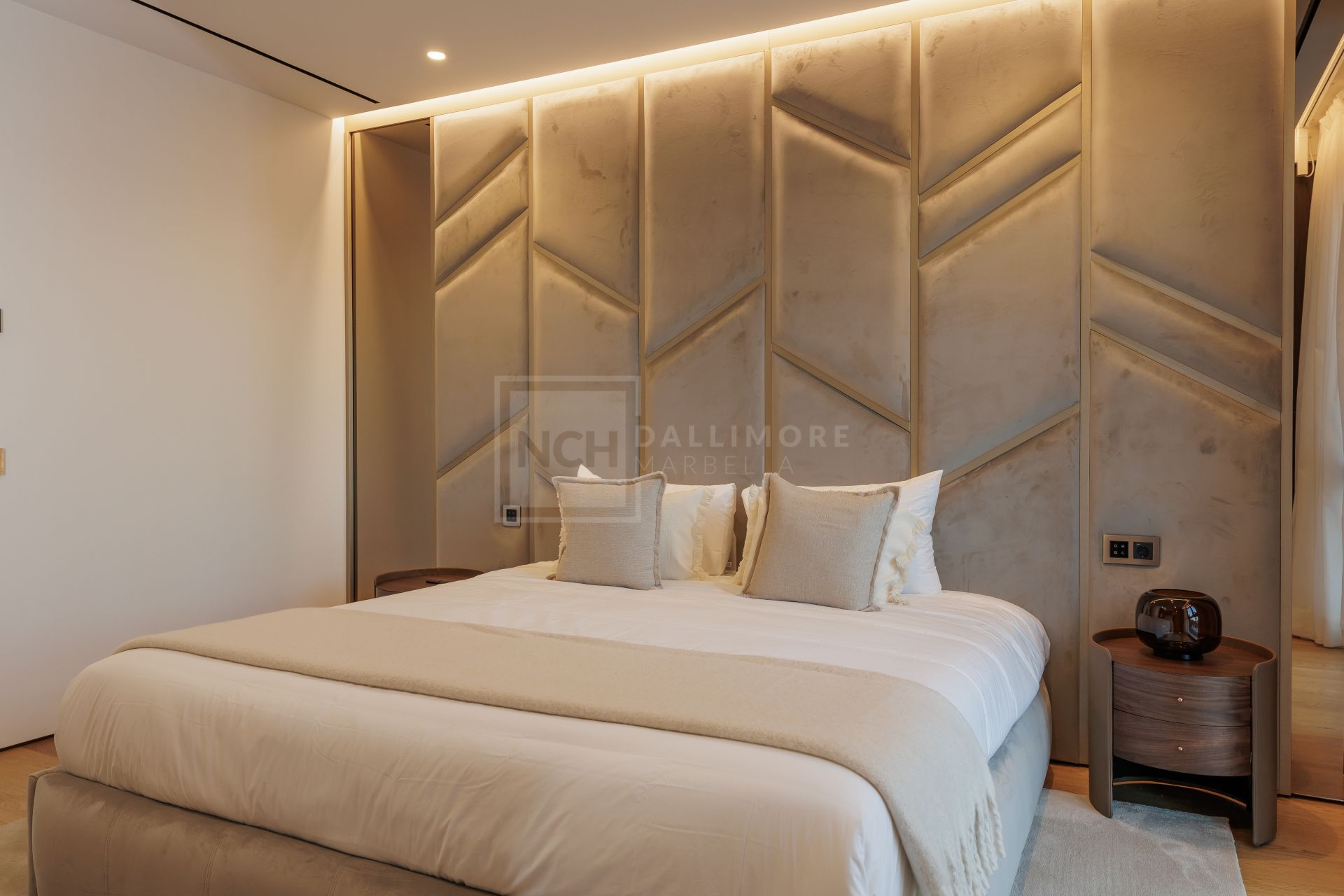 STUNNING 6-BEDROOM DUPLEX APARTMENT ON MARBELLA'S GOLDEN MILE