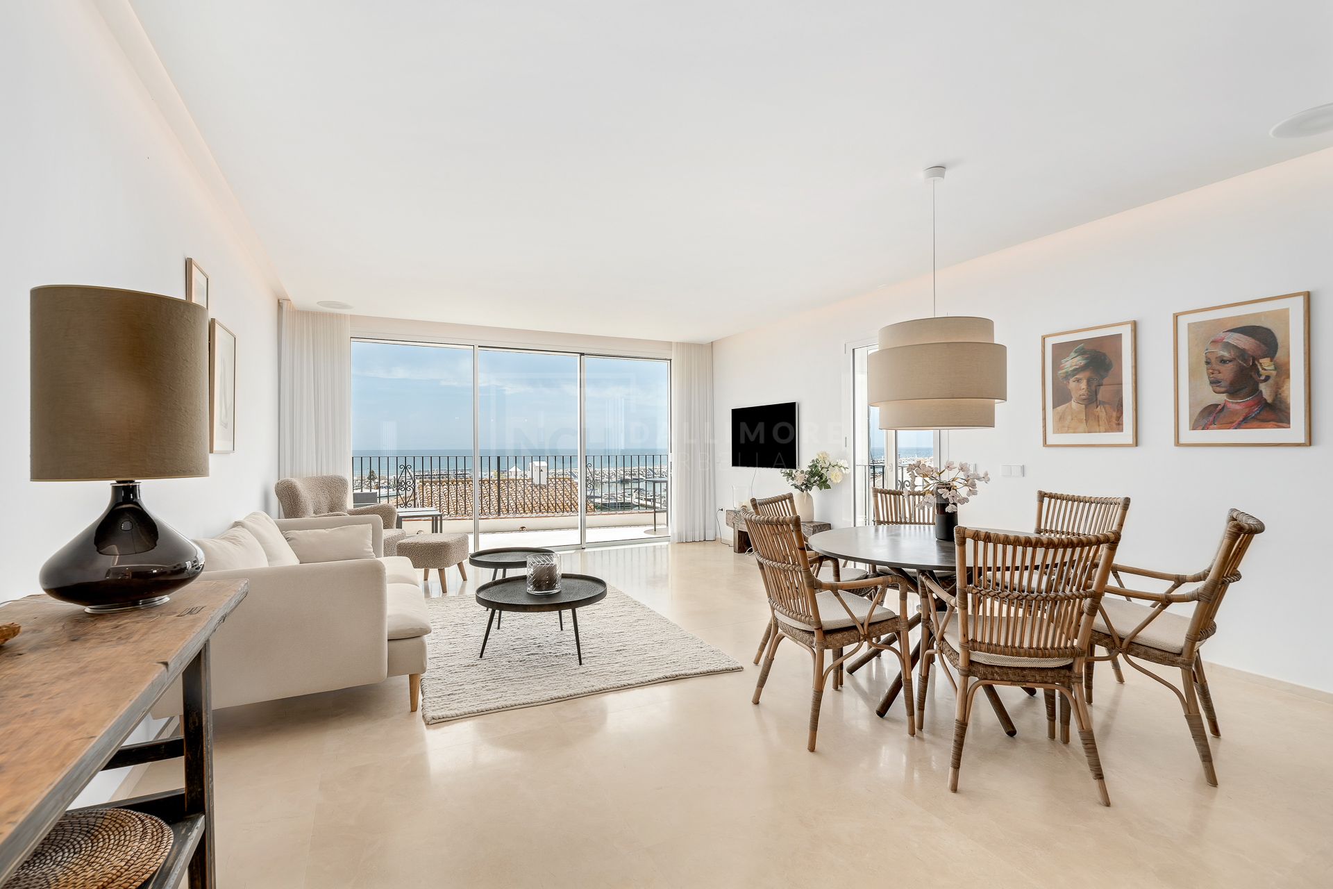 APARTMENT WITH STUNNING VIEWS IN PUERTO BANUS