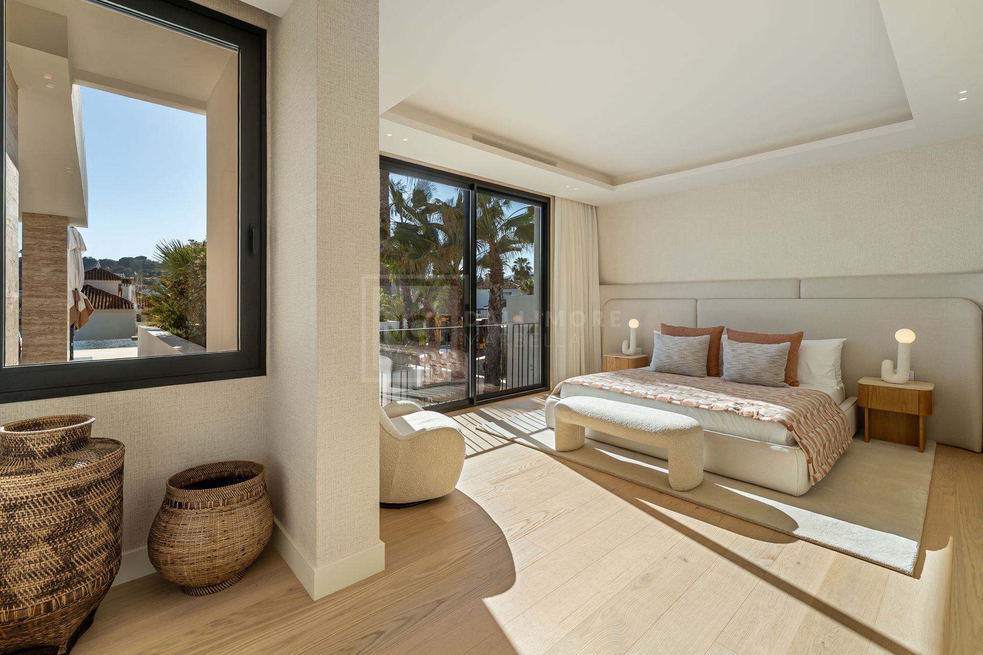 6-BEDROOM VILLA WITH SPA, GYM AND GOLF VIEWS IN ALOHA’S MOST DESIRABLE AREA