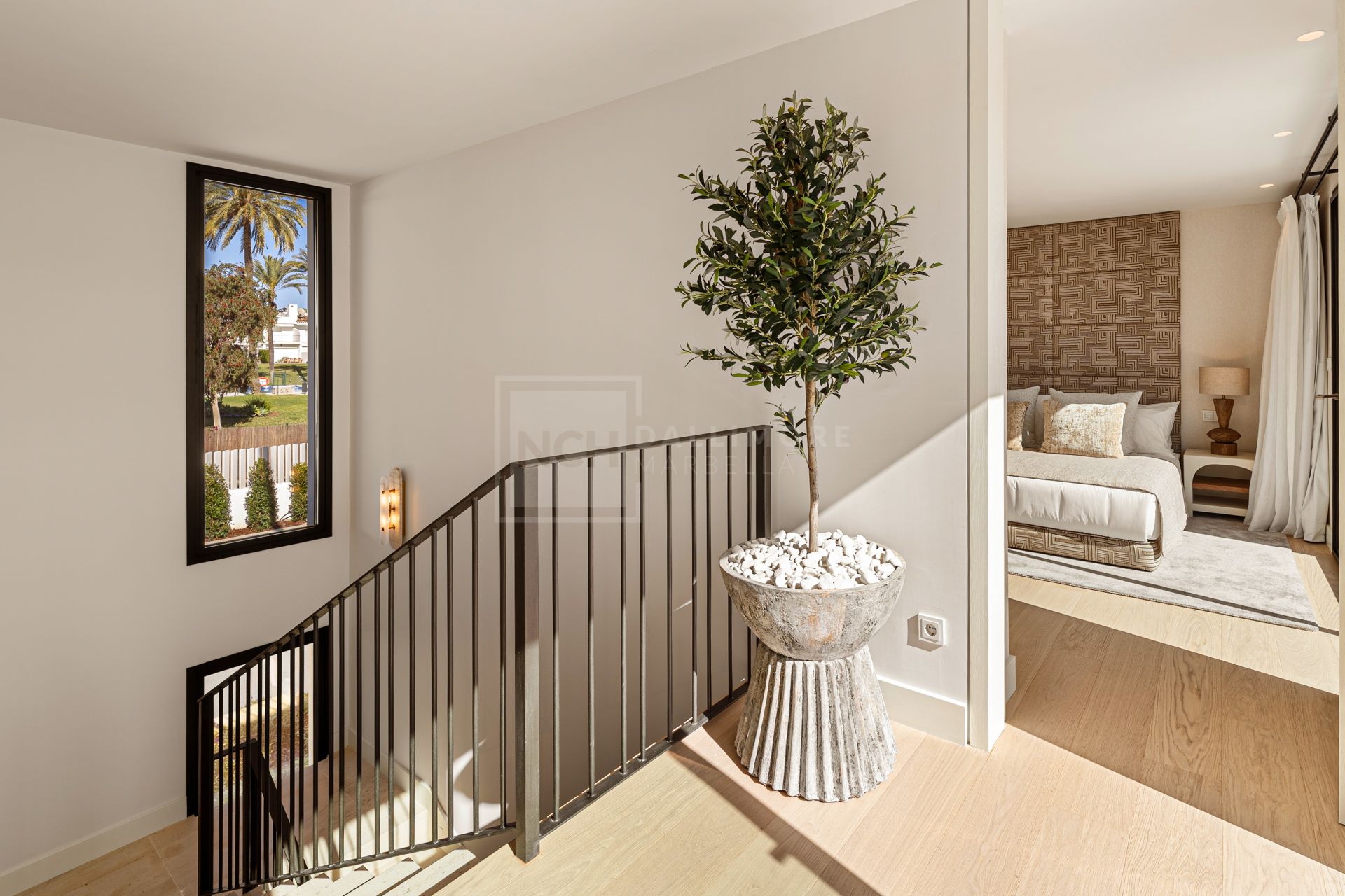 6-BEDROOM VILLA WITH SPA, GYM AND GOLF VIEWS IN ALOHA’S MOST DESIRABLE AREA