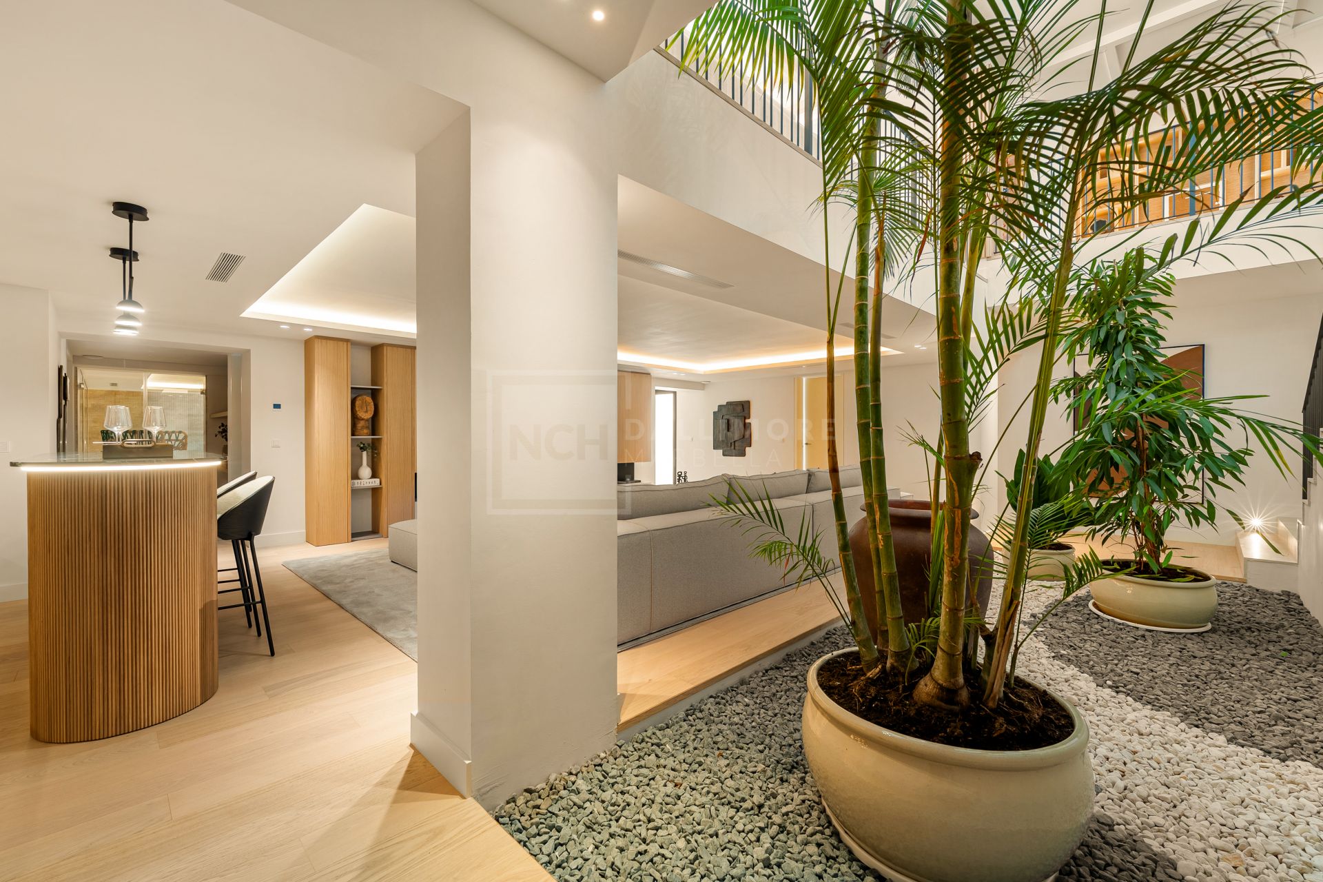 6-BEDROOM VILLA WITH SPA, GYM AND GOLF VIEWS IN ALOHA’S MOST DESIRABLE AREA
