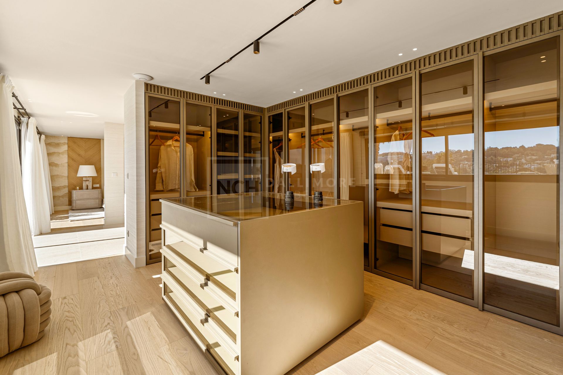 6-BEDROOM VILLA WITH SPA, GYM AND GOLF VIEWS IN ALOHA’S MOST DESIRABLE AREA
