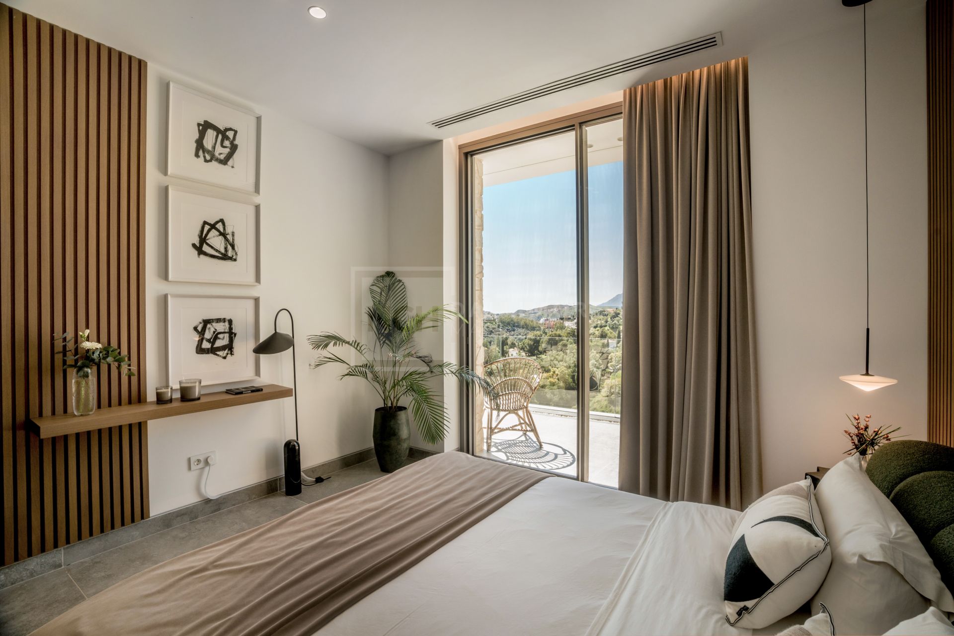 ULTRA-MODERN MANSION LOCATED IN THE HILLS ABOVE MARBELLA