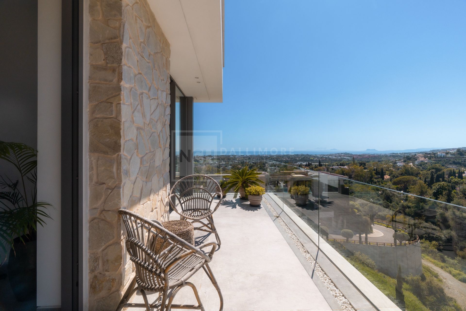 ULTRA-MODERN MANSION LOCATED IN THE HILLS ABOVE MARBELLA