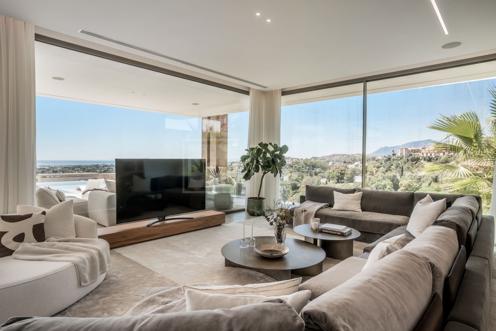 ULTRA-MODERN MANSION LOCATED IN THE HILLS ABOVE MARBELLA