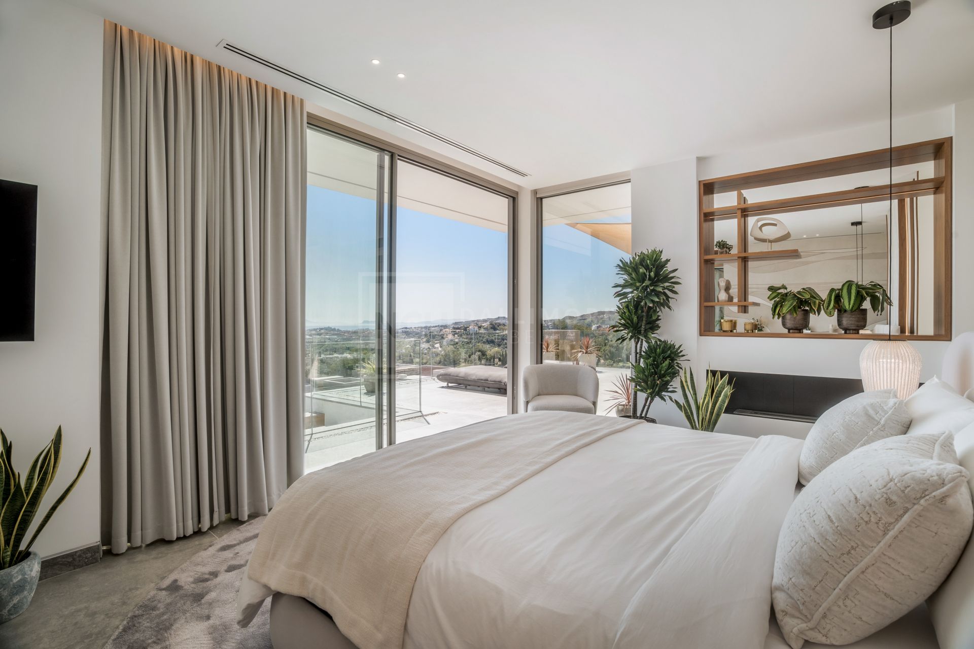 ULTRA-MODERN MANSION LOCATED IN THE HILLS ABOVE MARBELLA