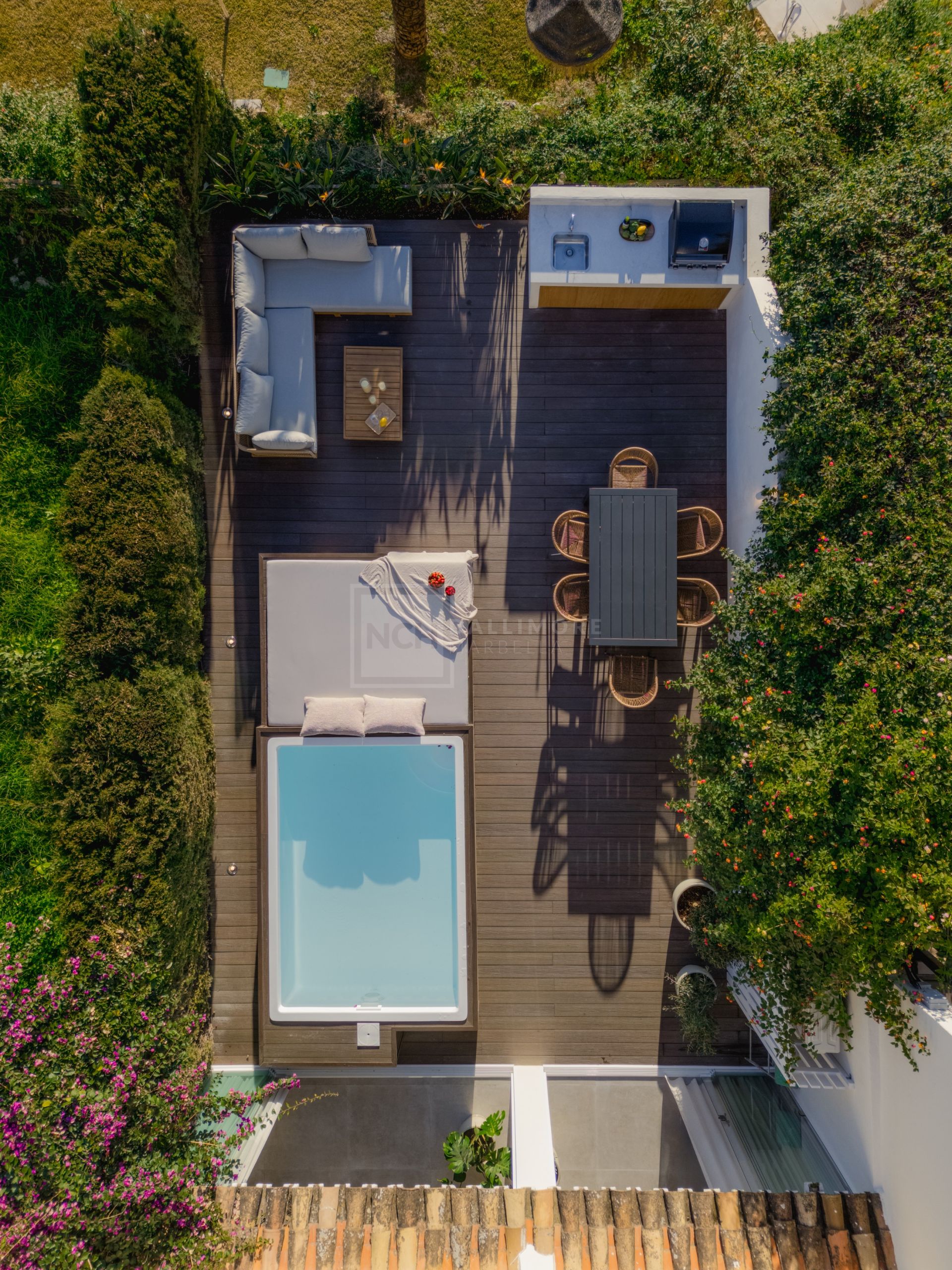 APARTAMENTO EN PLANTA BAJA TOTALMENTE REFORMADO EN NUEVA ANDALUCÍA
