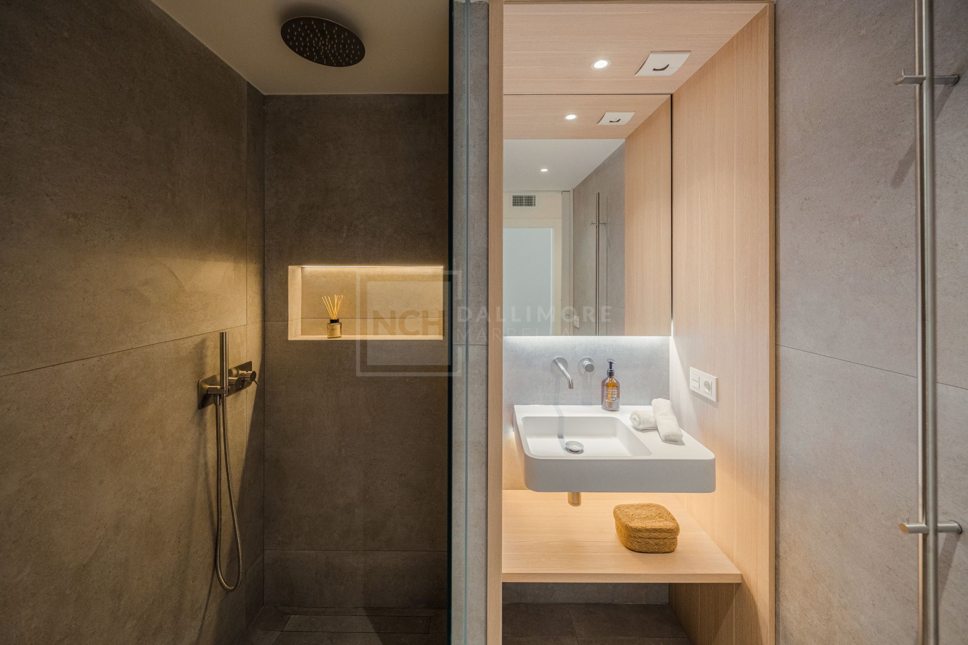 APARTAMENTO EN PLANTA BAJA TOTALMENTE REFORMADO EN NUEVA ANDALUCÍA