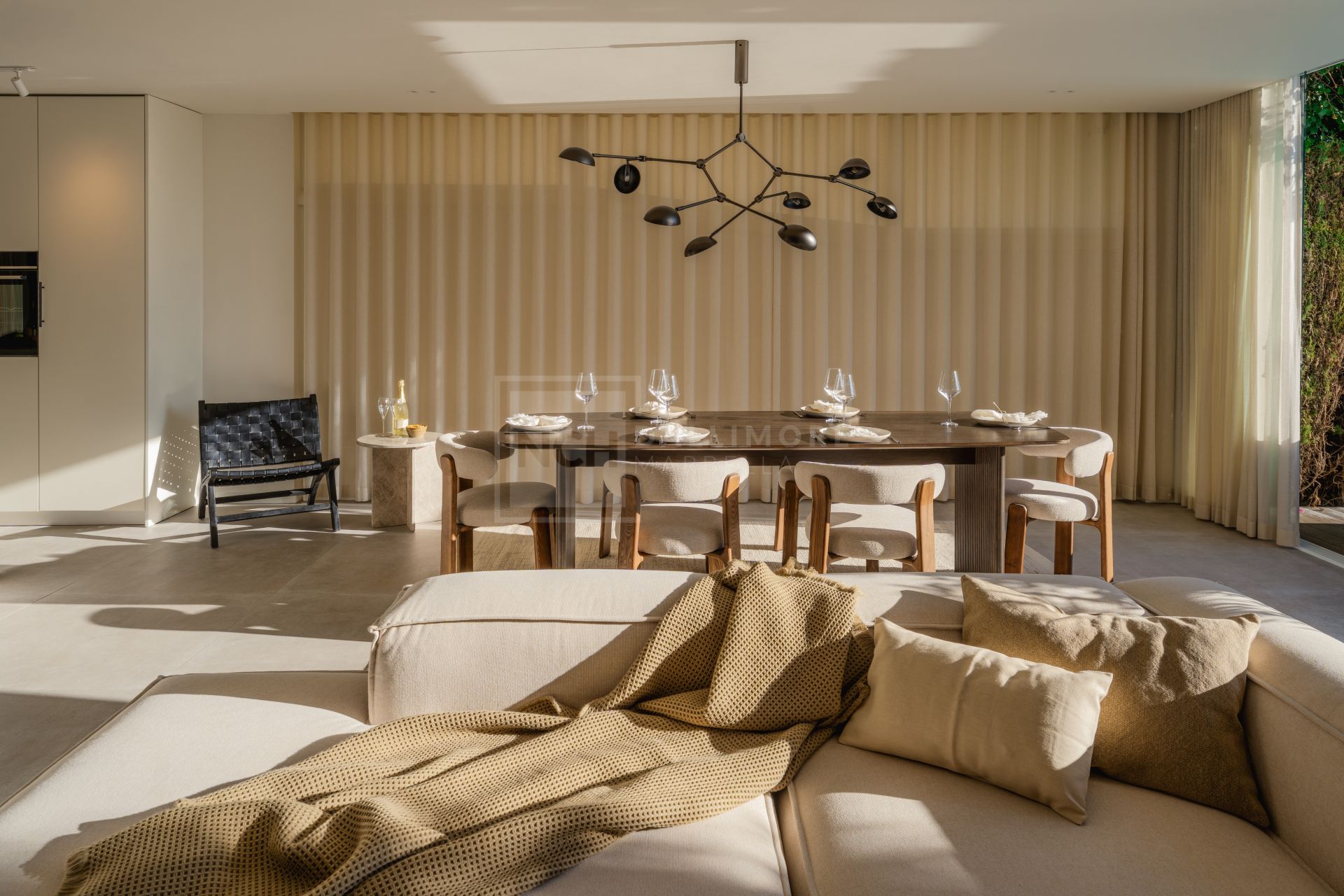 APARTAMENTO EN PLANTA BAJA TOTALMENTE REFORMADO EN NUEVA ANDALUCÍA