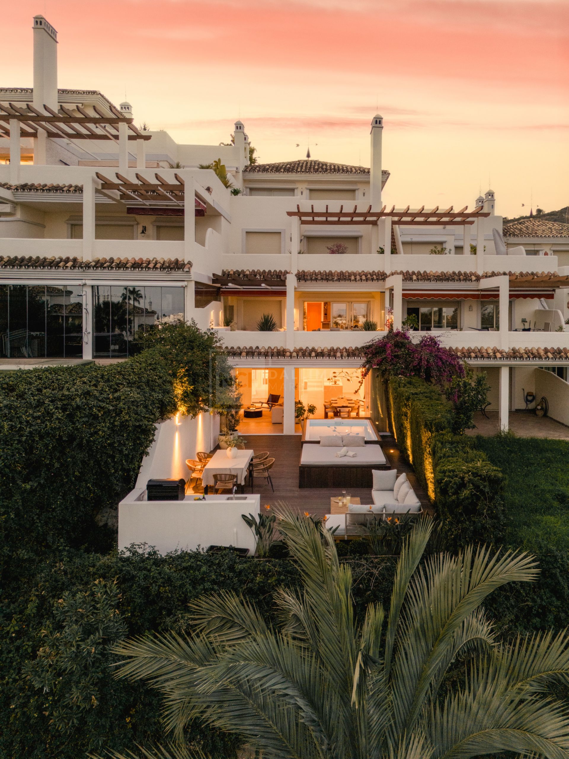 APARTAMENTO EN PLANTA BAJA TOTALMENTE REFORMADO EN NUEVA ANDALUCÍA