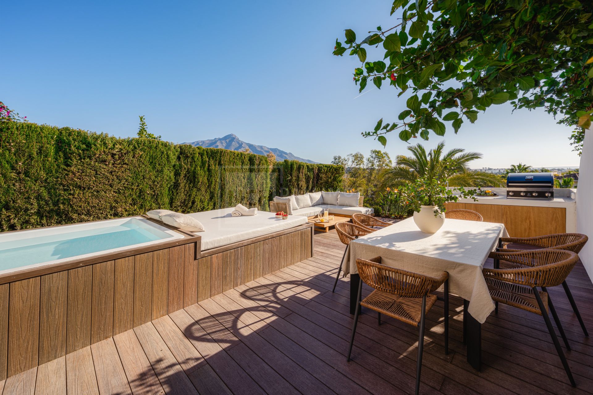 APARTAMENTO EN PLANTA BAJA TOTALMENTE REFORMADO EN NUEVA ANDALUCÍA