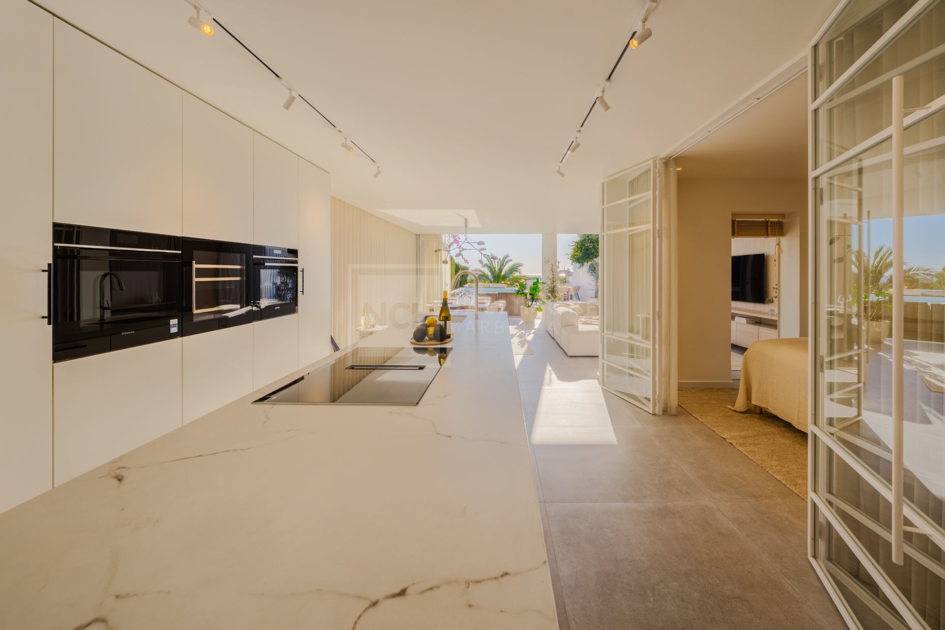 APARTAMENTO EN PLANTA BAJA TOTALMENTE REFORMADO EN NUEVA ANDALUCÍA