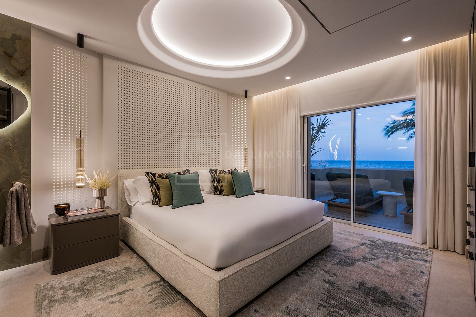 FRONT LINE BEACH LUXURY APARTMENT IN RIO REAL, MARBELLA EAST