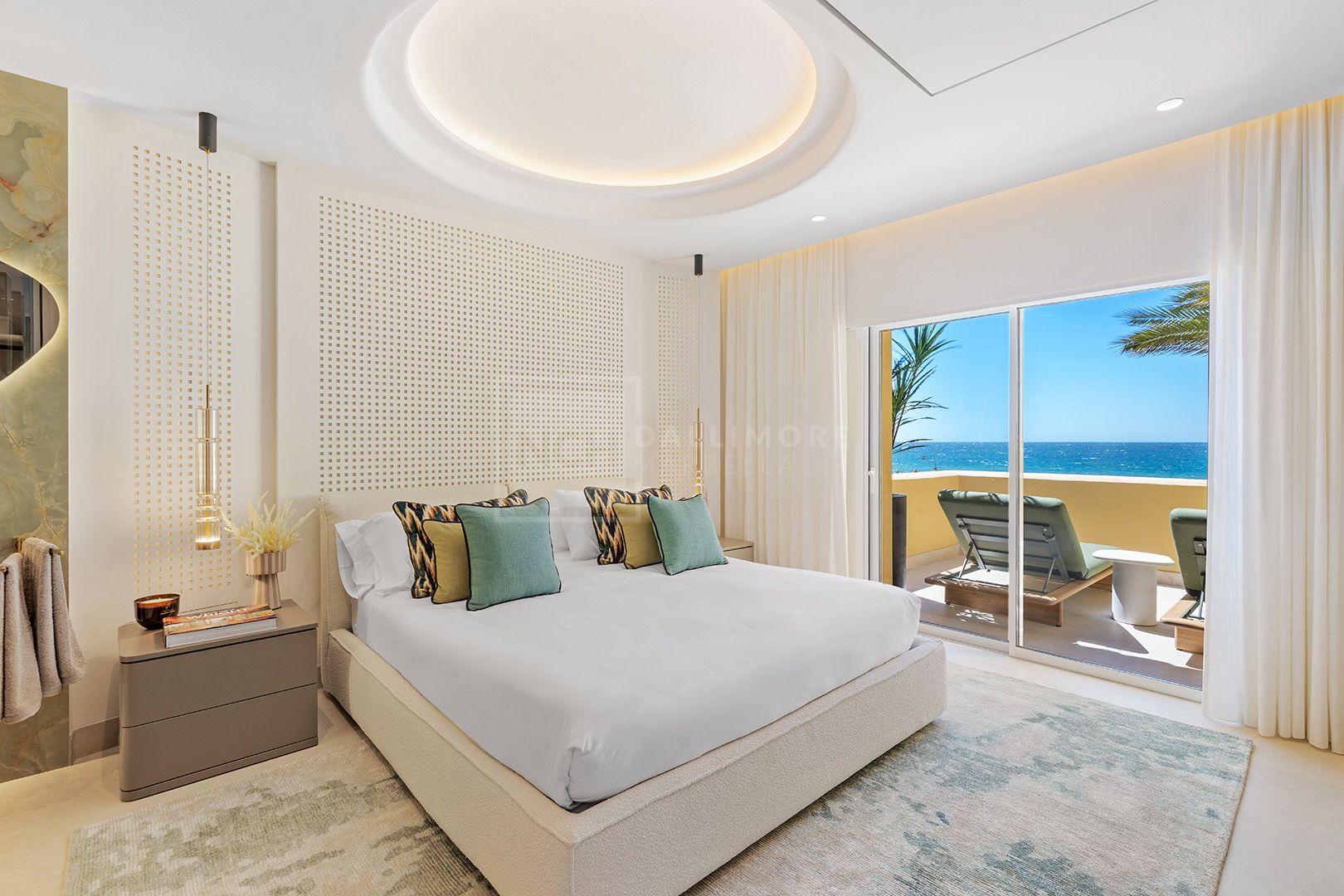 FRONT LINE BEACH LUXURY APARTMENT IN RIO REAL, MARBELLA EAST