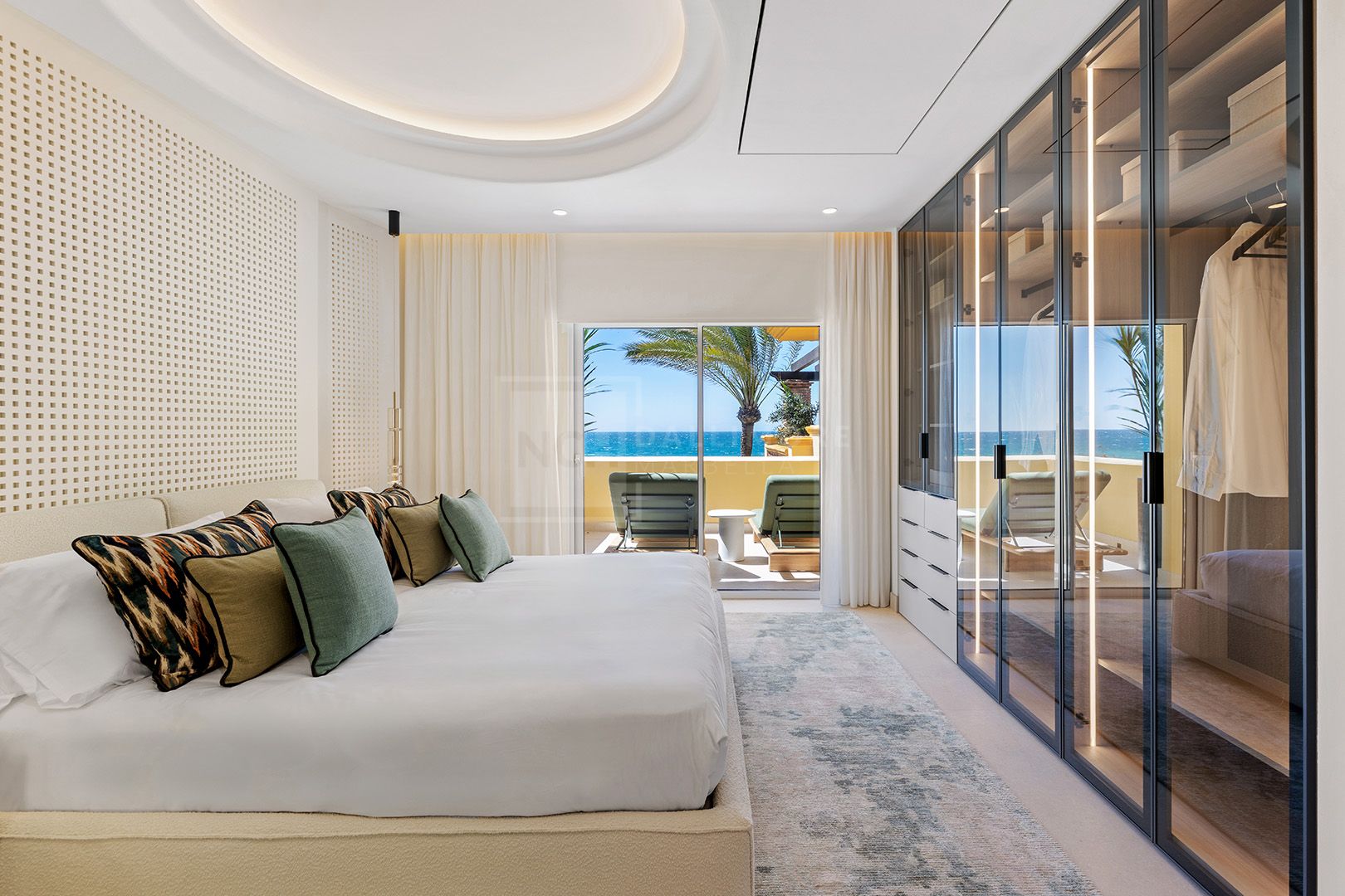 FRONT LINE BEACH LUXURY APARTMENT IN RIO REAL, MARBELLA EAST