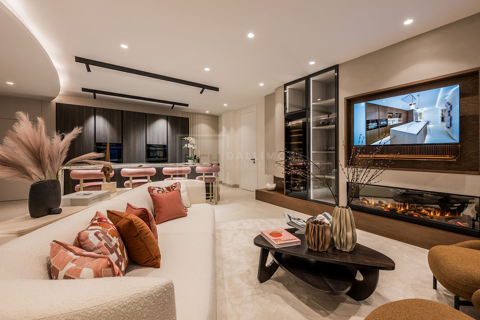 FRONT LINE BEACH LUXURY APARTMENT IN RIO REAL, MARBELLA EAST