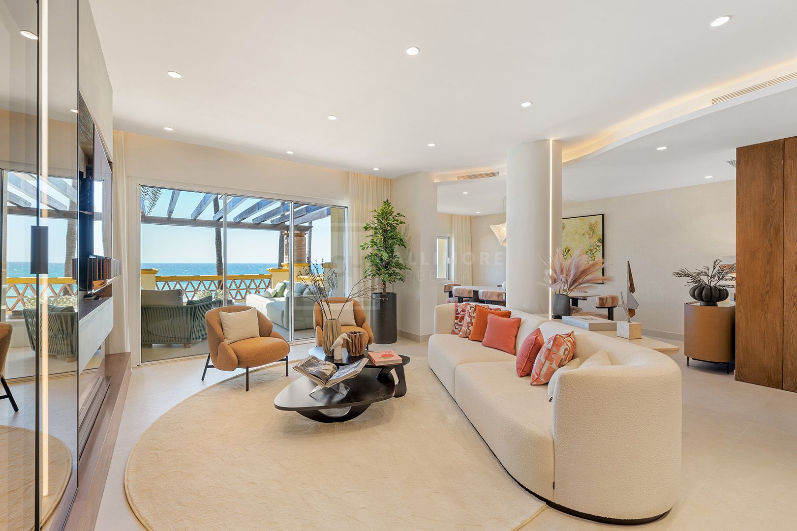 FRONT LINE BEACH LUXURY APARTMENT IN RIO REAL, MARBELLA EAST