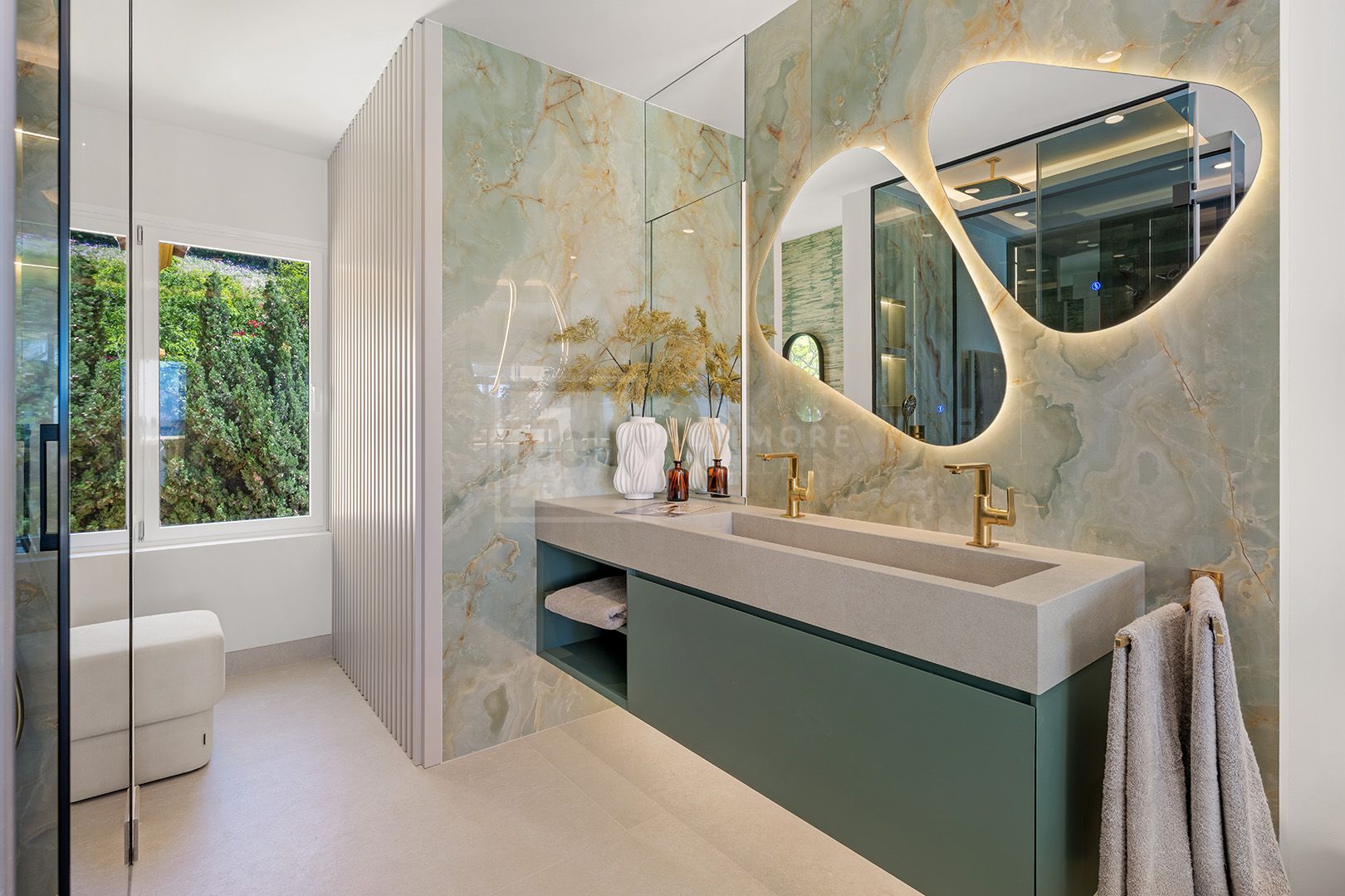 FRONT LINE BEACH LUXURY APARTMENT IN RIO REAL, MARBELLA EAST